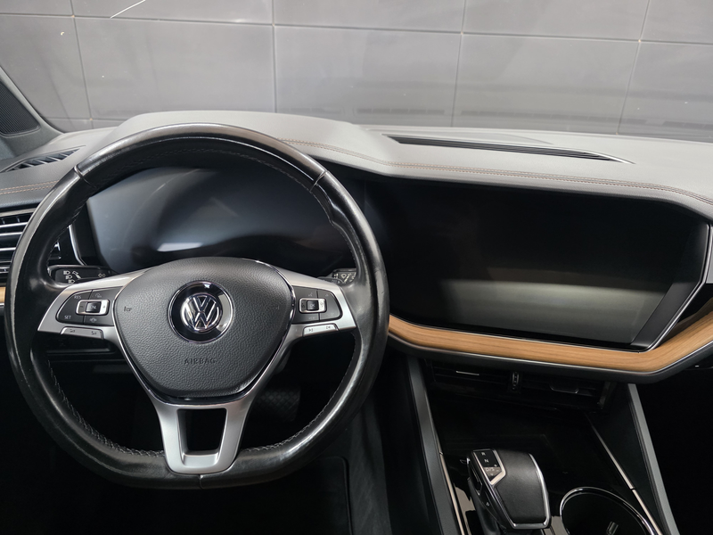 Volkswagen Touareg Atmosphere 4Motion+LED+Ahk+Temp+Pano — photo 11