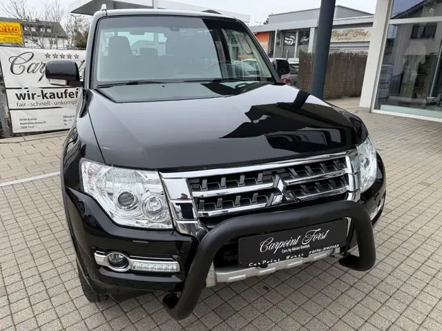 Mitsubishi Pajero 3.2 DI-D Edition 100,7Sitzer ,AHK,AUT.uvm
