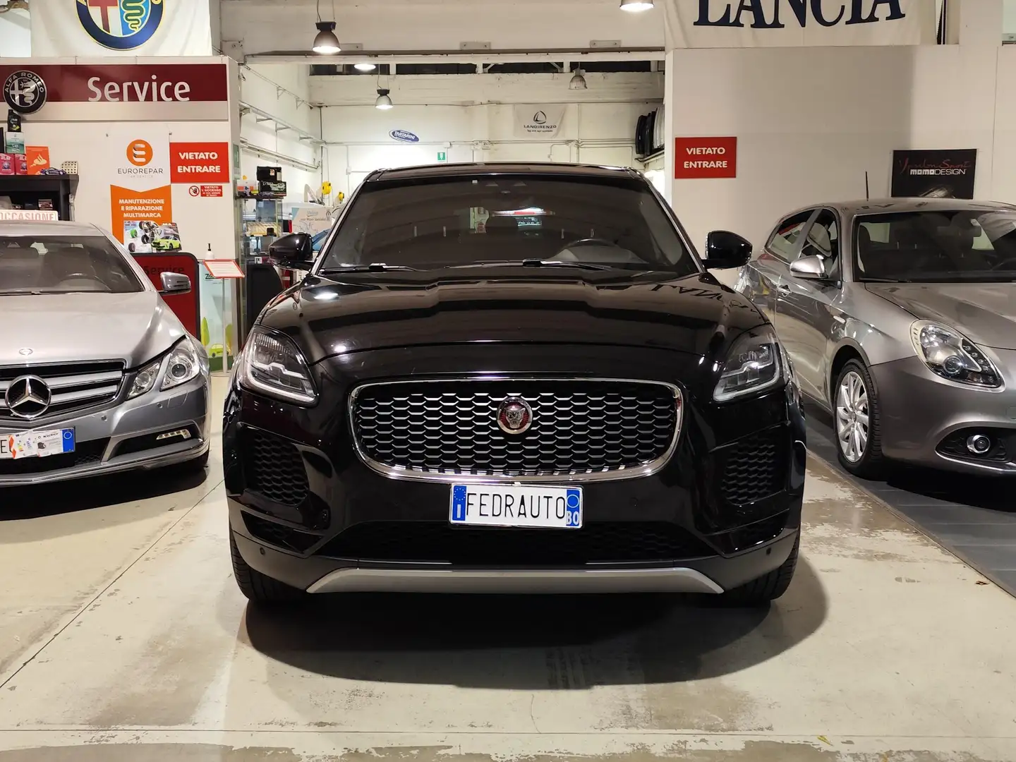 Jaguar E-Pace 2.0d i4 fwd 150cv my19-N1 Nero - 2