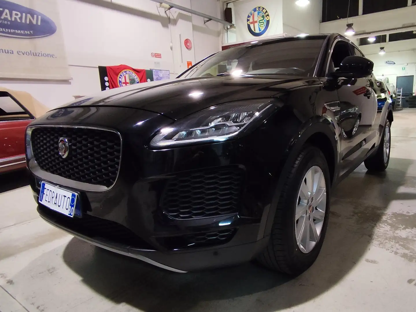 Jaguar E-Pace 2.0d i4 fwd 150cv my19-N1 Nero - 1