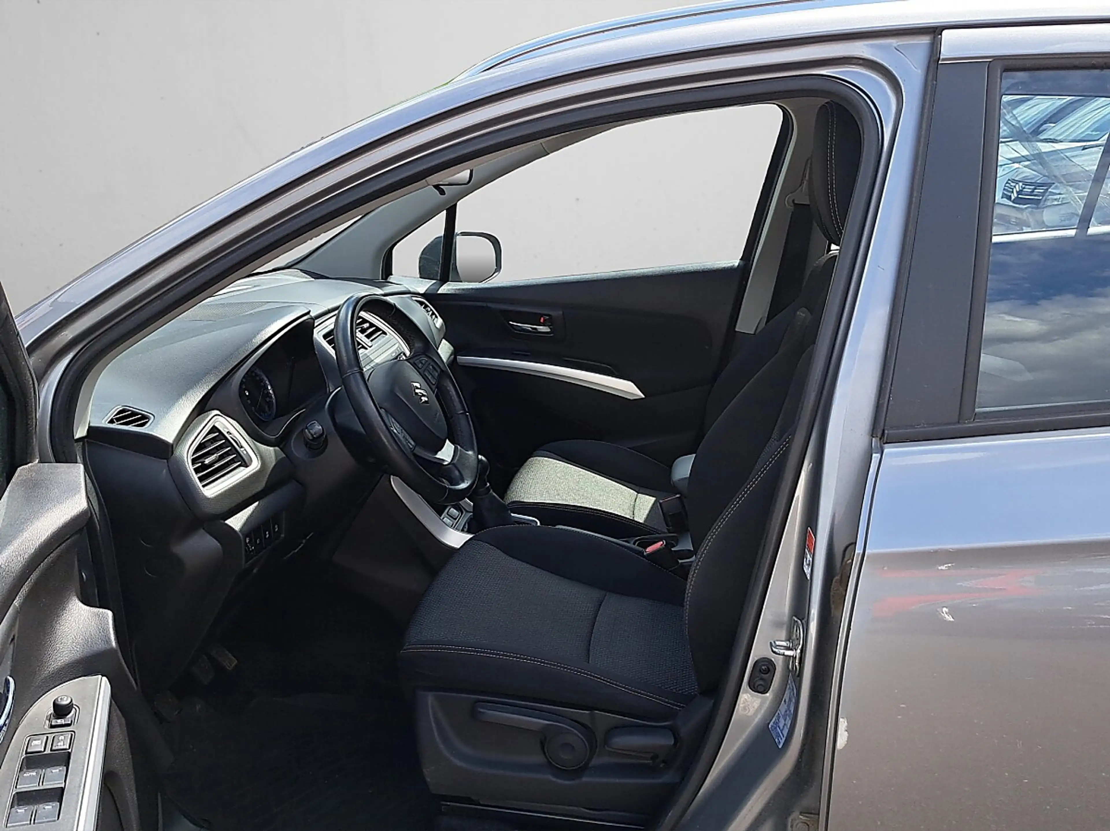 Suzuki SX4 S-Cross 1,6 Allgrip shine — photo 9