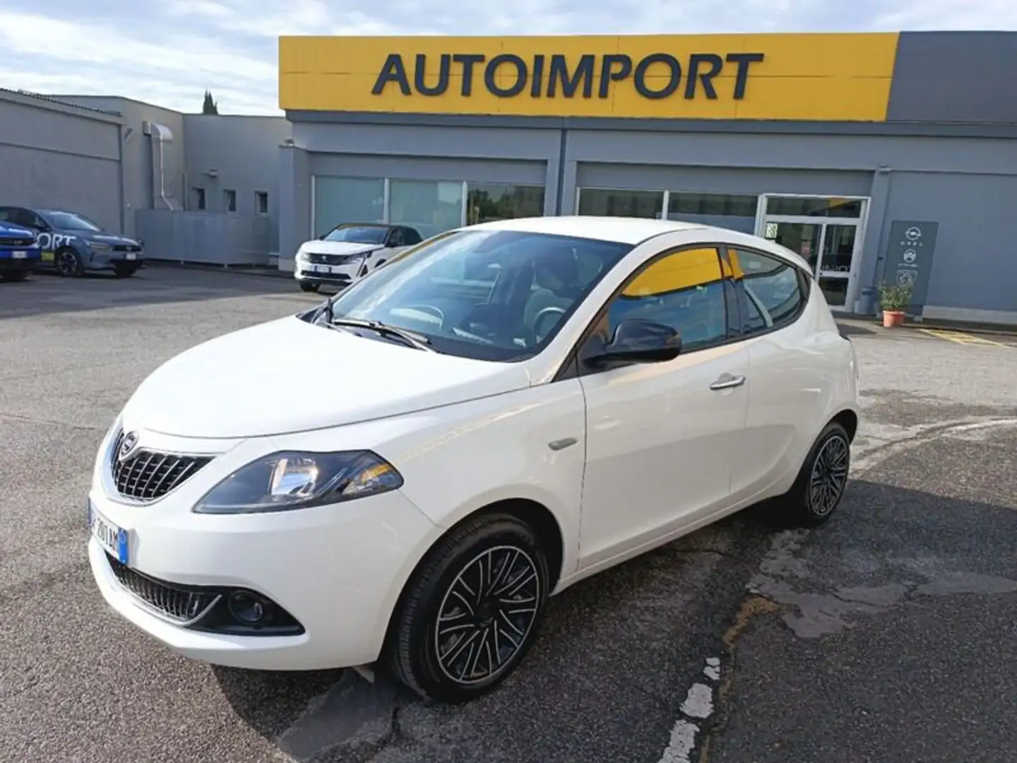 Lancia Ypsilon 1.0 FireFly 5 porte S&S Hybrid Silver - 2