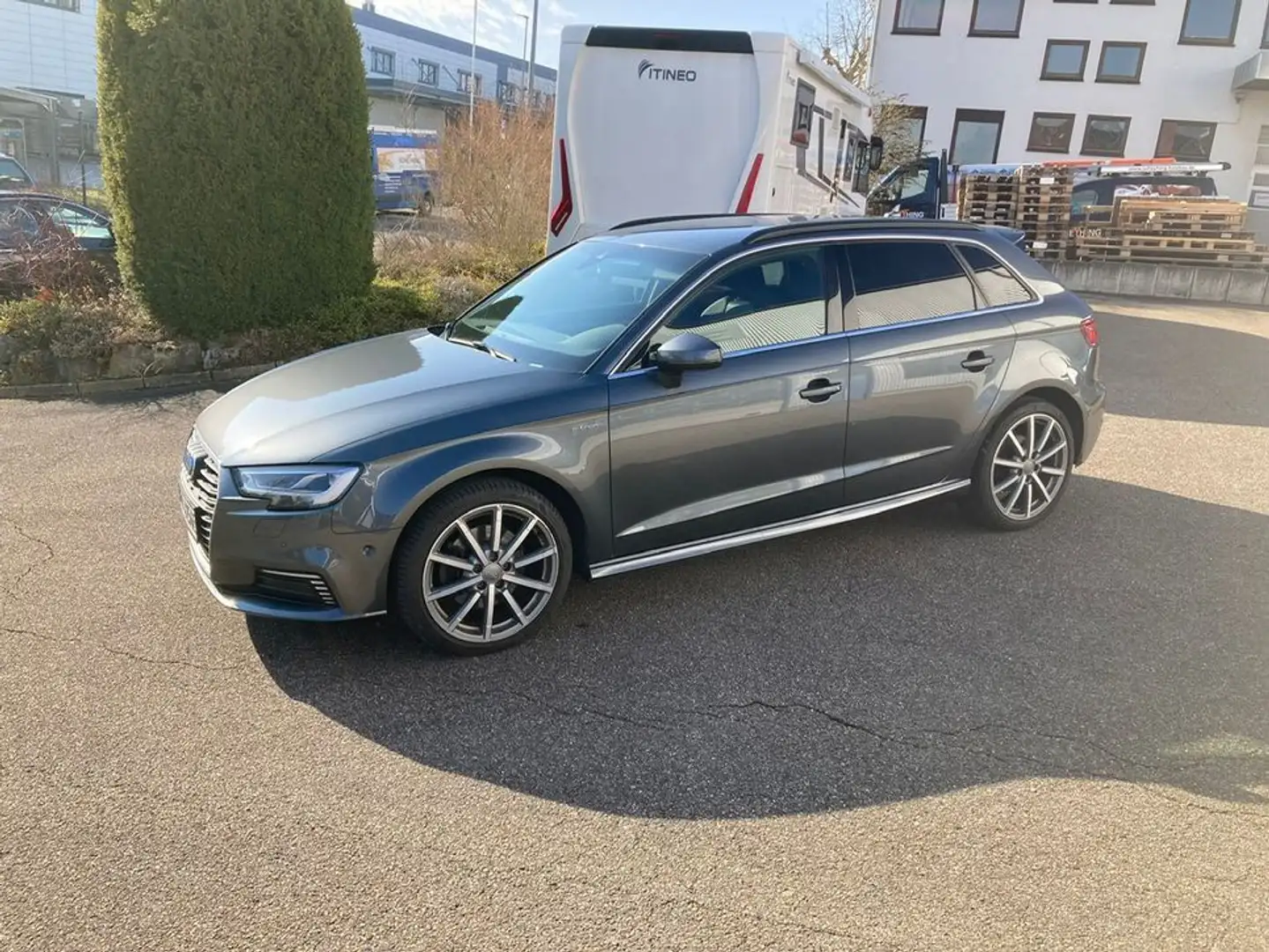 Audi A3 Sportback e-tron sport S-line Grau - 2