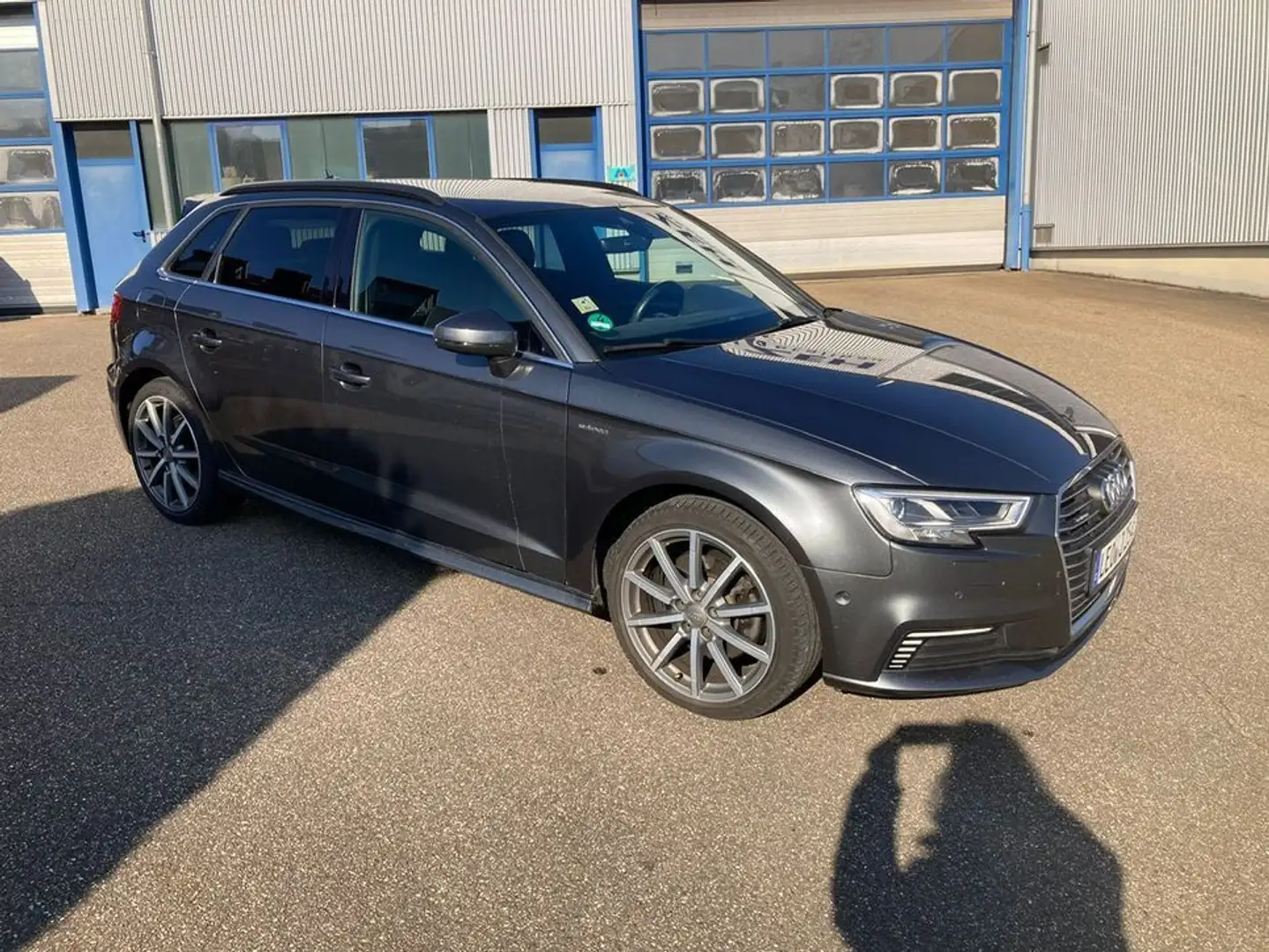 Audi A3 Sportback e-tron sport S-line Grau - 1