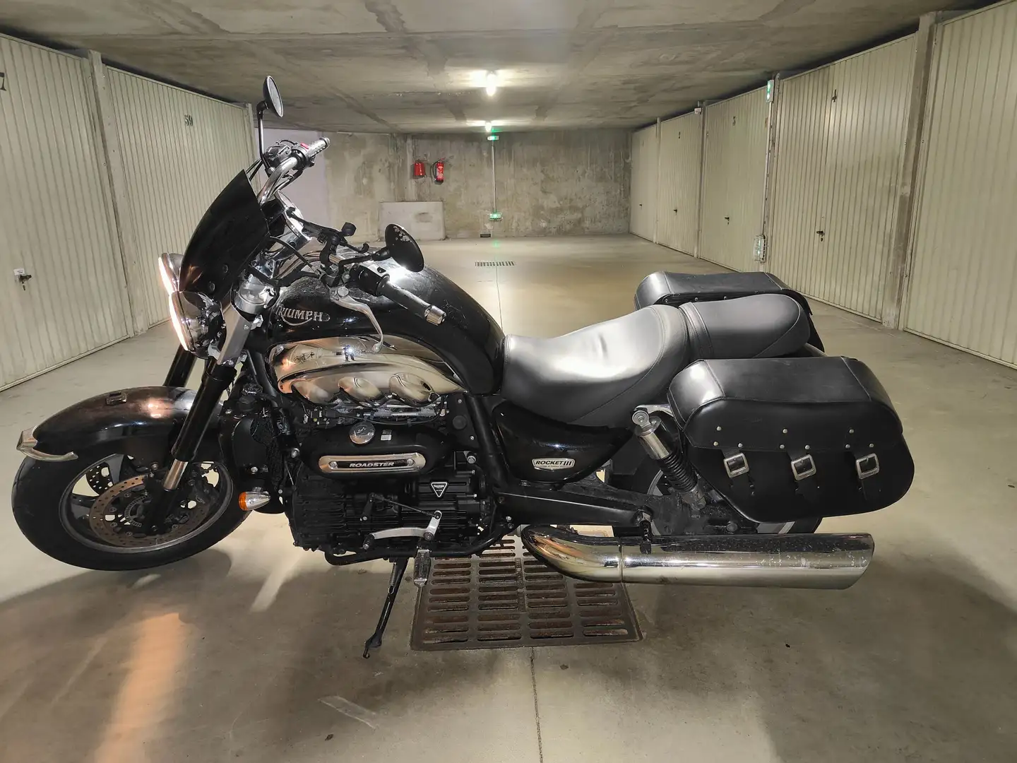 Triumph Rocket III Roadster 2011 ABS crna - 1