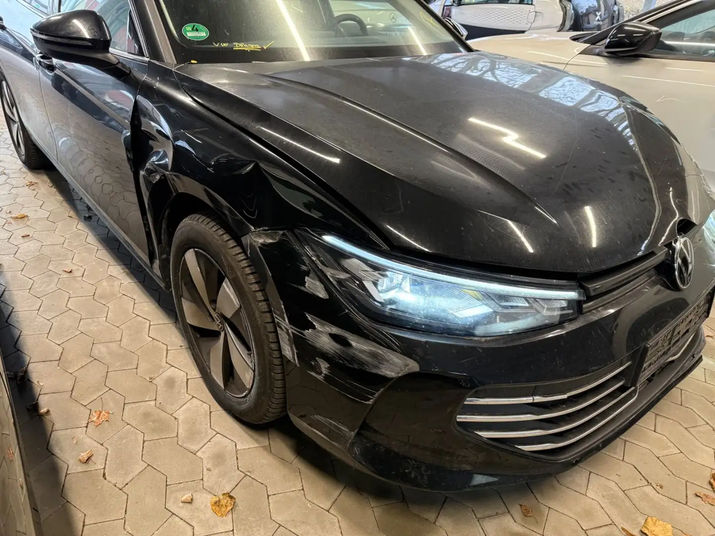Volkswagen Passat Variant 1.5 eTSI 110 kW Business Noir - 1