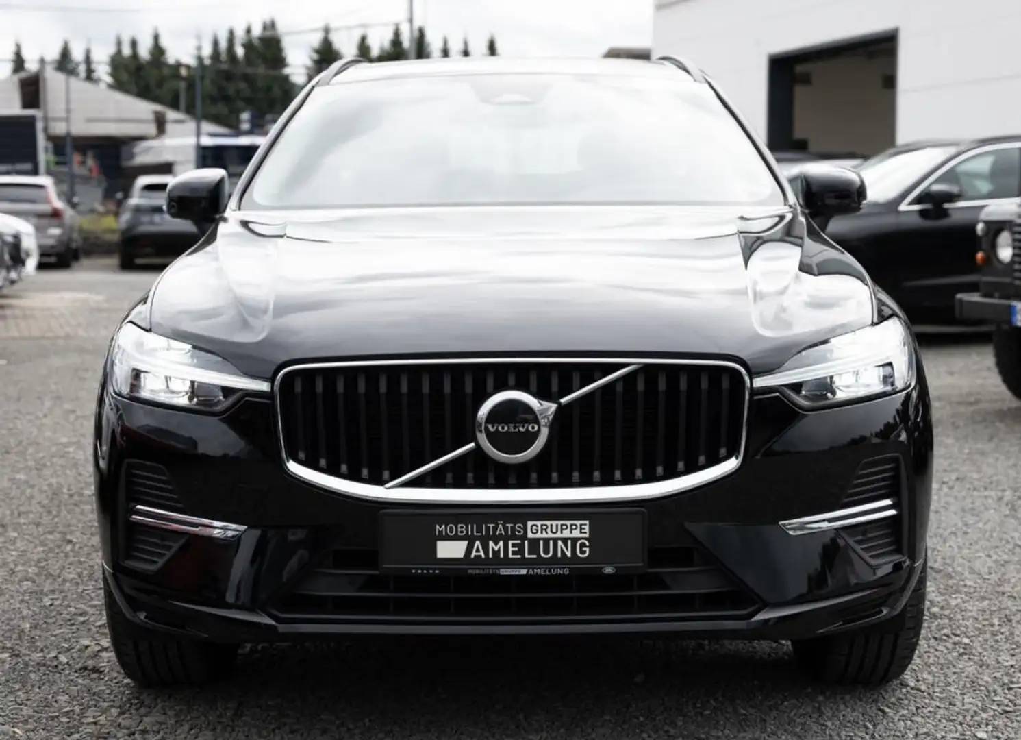 Volvo XC60 XC60 2.0 b4 Momentum Pro auto Schwarz - 2
