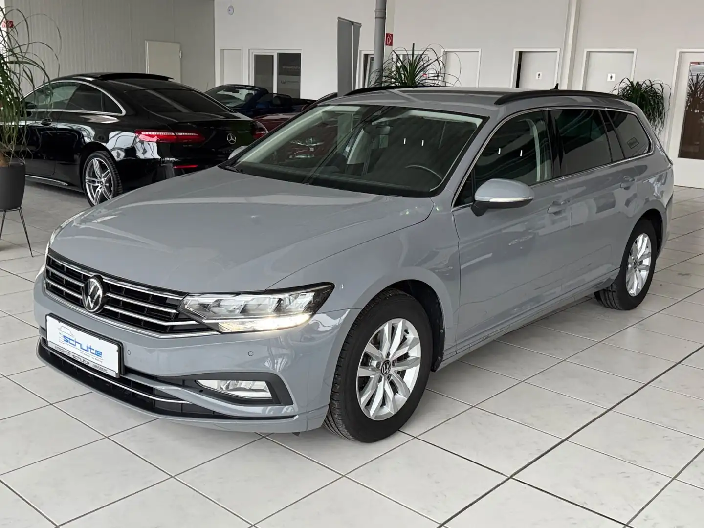 Volkswagen Passat Variant Business LED*Kamera*AHK*ACC*SHZ Grau - 1