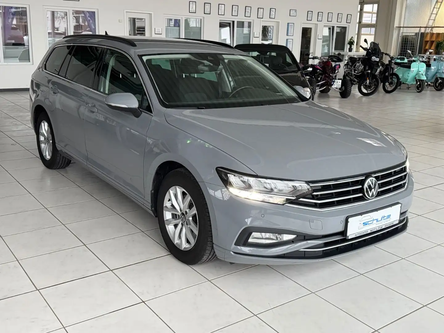 Volkswagen Passat Variant Business LED*Kamera*AHK*ACC*SHZ Grau - 2
