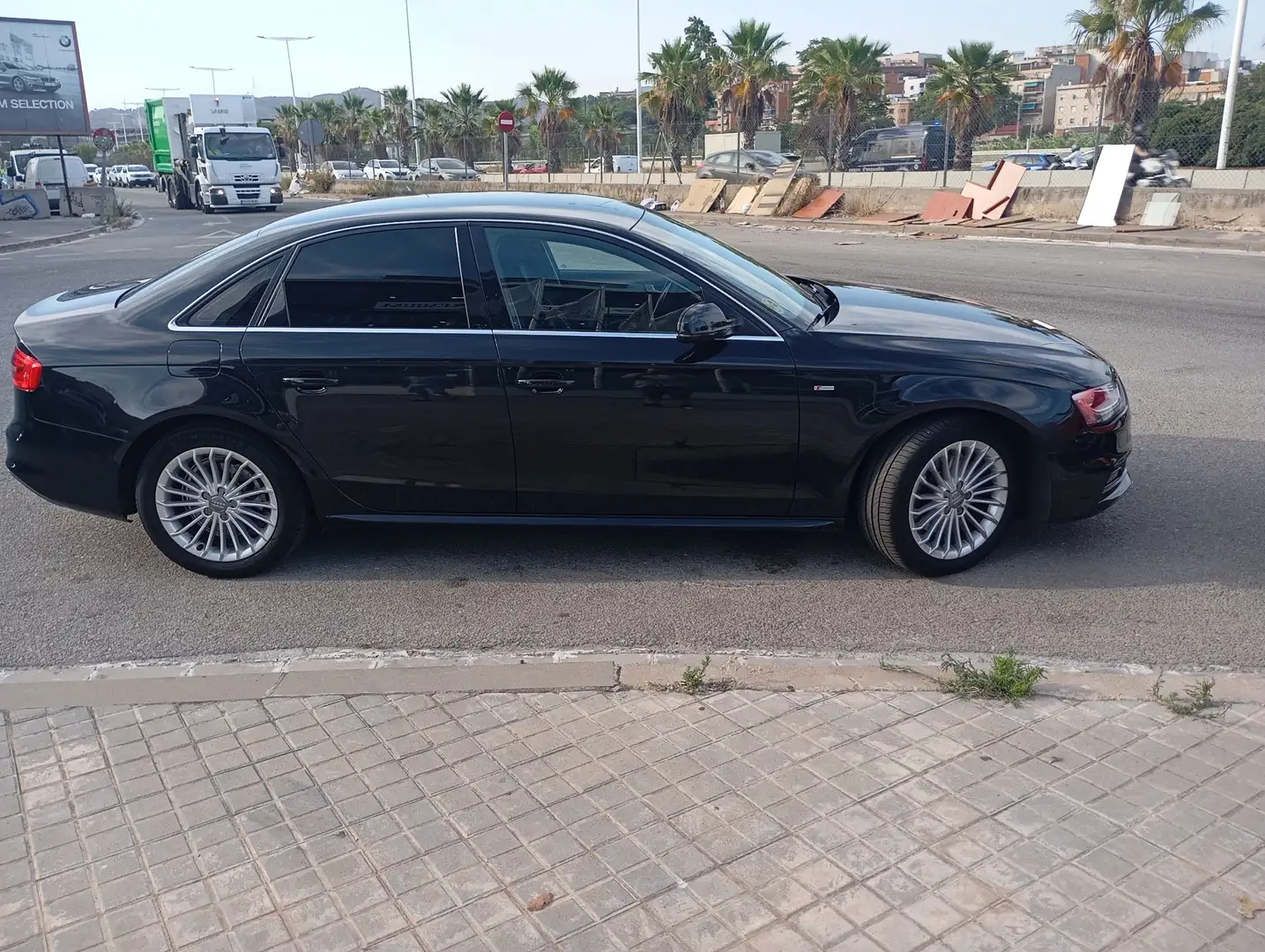 Audi A4 2.0TDI DPF S line edition 150 - 1