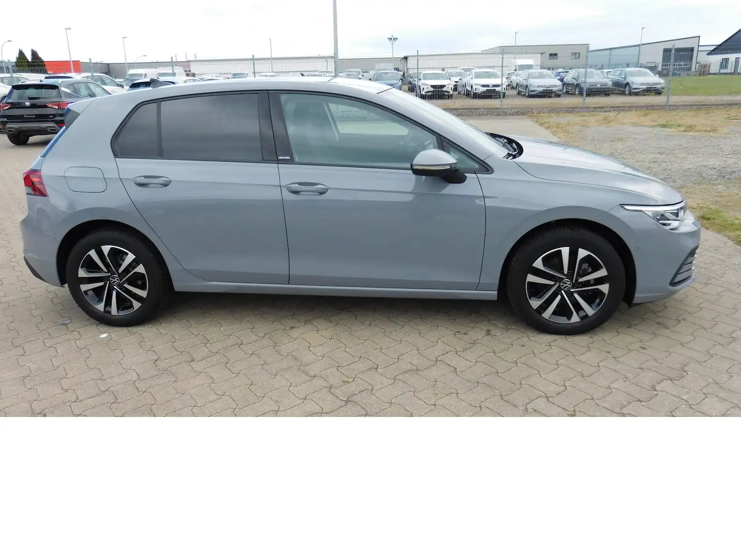 Volkswagen Golf VIII 1.0 United Life TSI Navi Klima Gris - 2