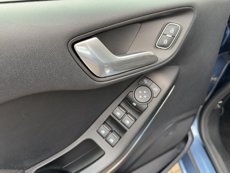 Ford Fiesta Titanium 5tg NaviApp Voll-LED PDC SHZ LHZ — photo 17
