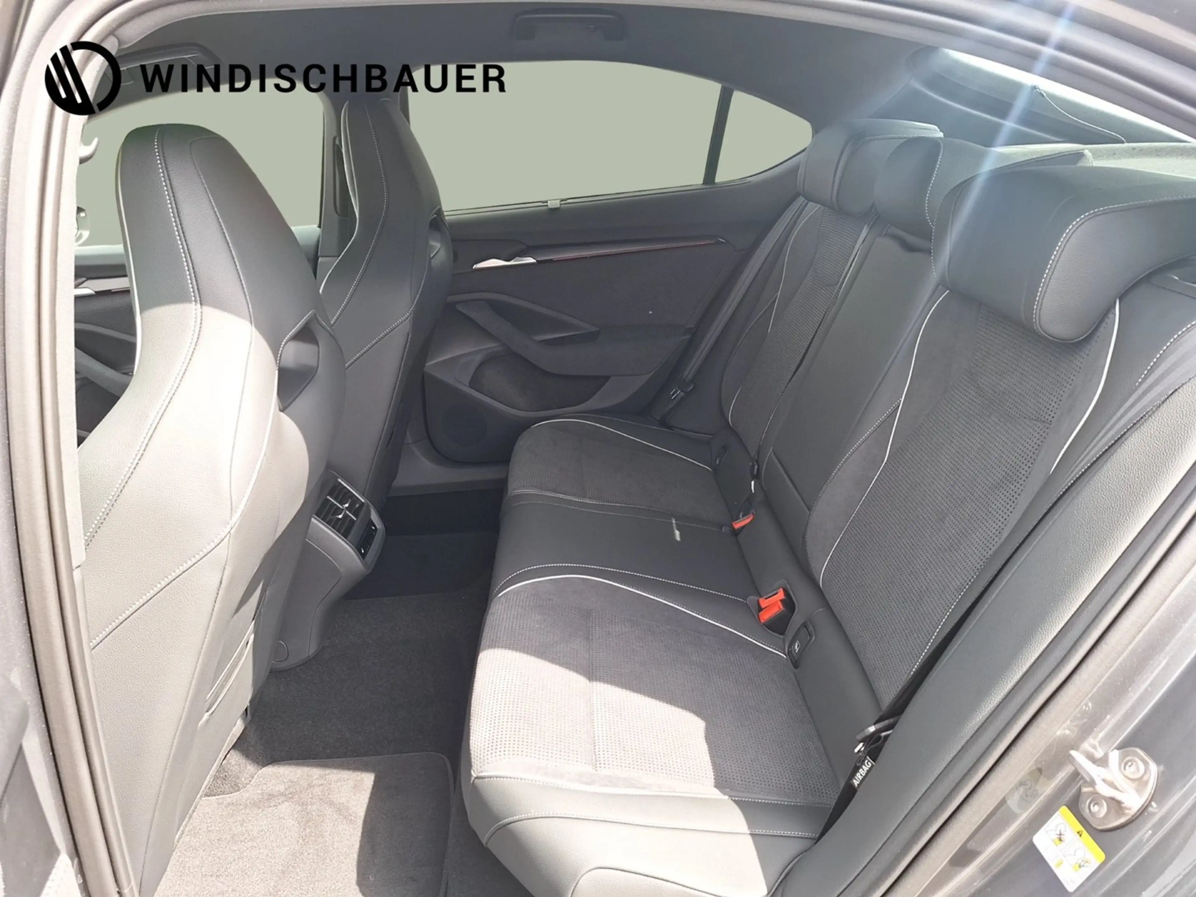 Skoda Superb Sportline iV TSI DSG — photo 11