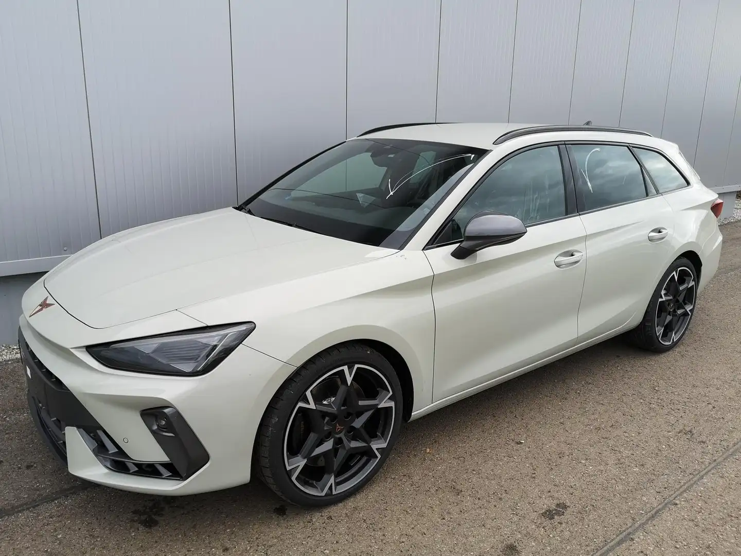 CUPRA Leon Kombi 2.0TSI DSG 4x4 AHK GV5 LED el. Hk Grau - 1