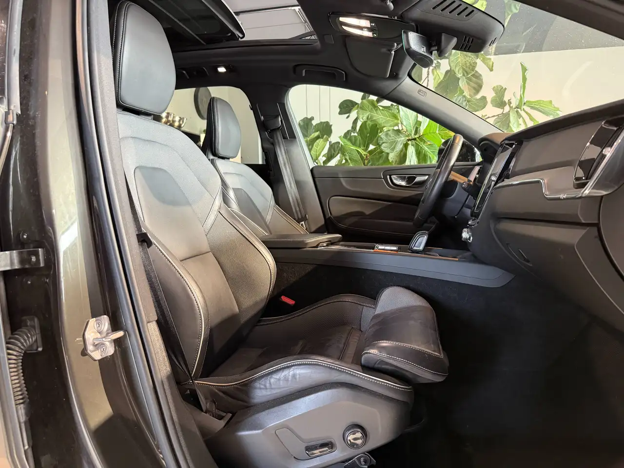 2021 Volvo XC60 R Design AWD Panorama-1.Besitz-leasingfähig, photograph 11