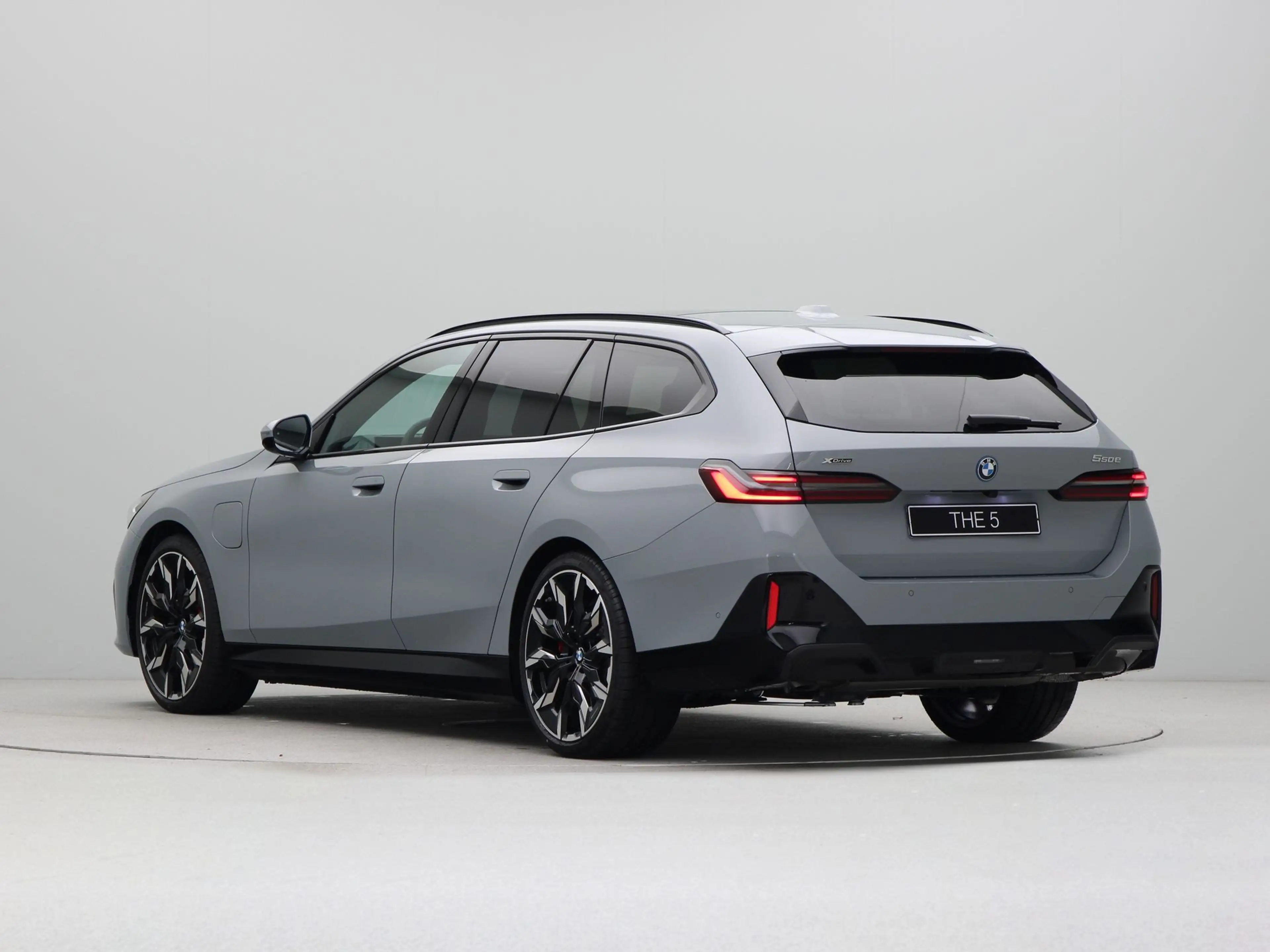 BMW 550 5 serie Touring 550e xDrive — photo 11