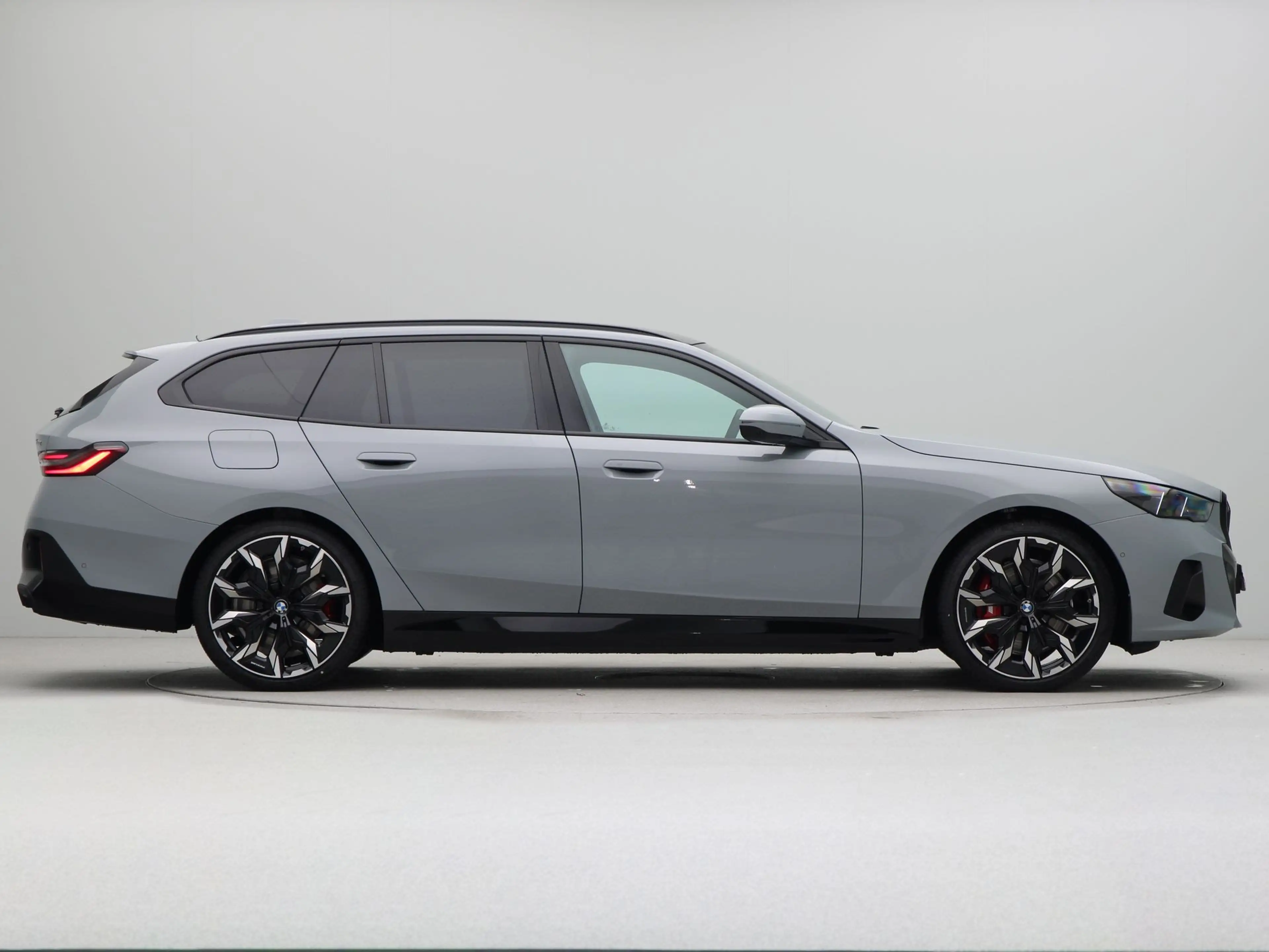 BMW 550 5 serie Touring 550e xDrive — photo 8