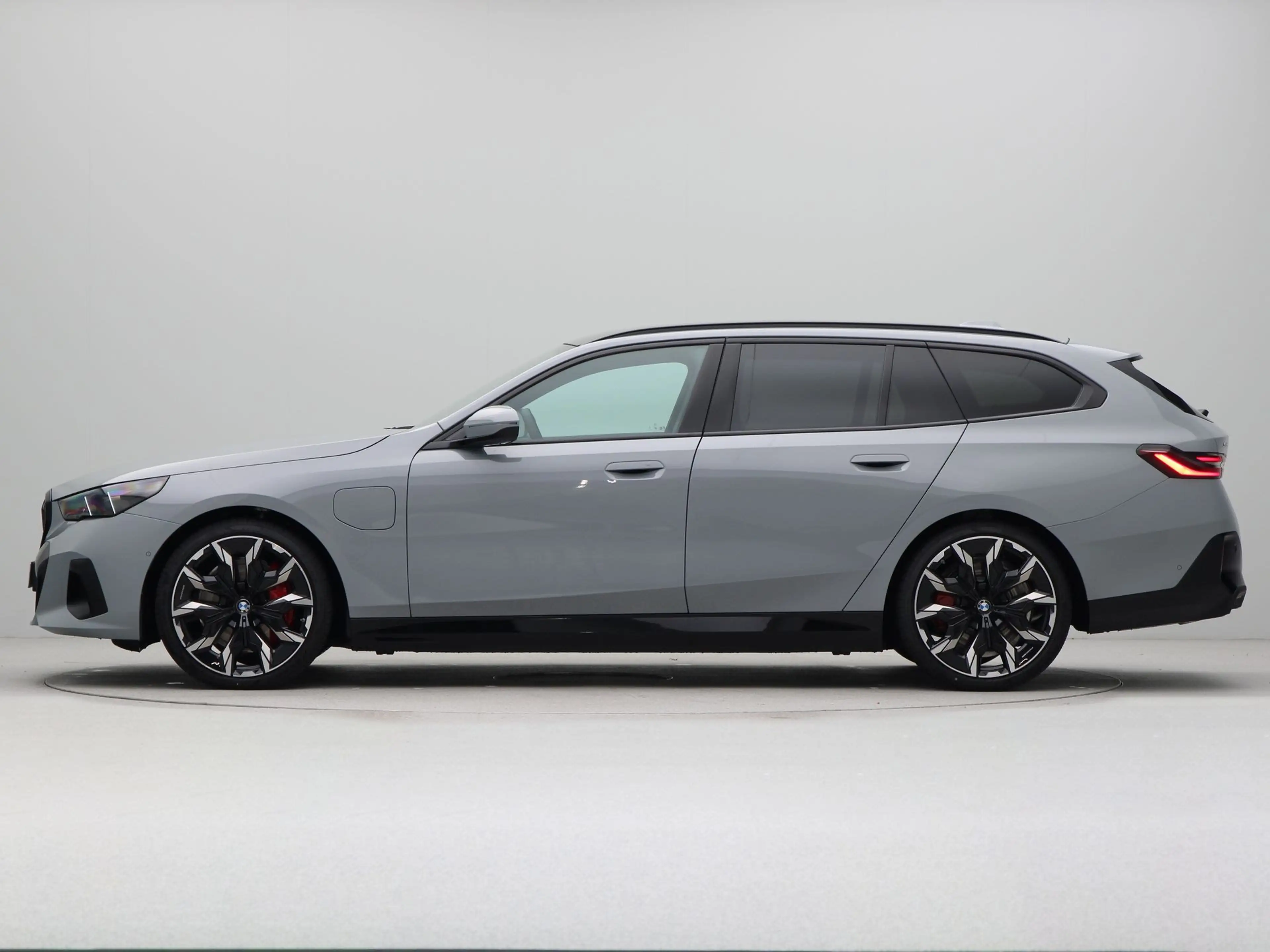 BMW 550 5 serie Touring 550e xDrive — photo 12
