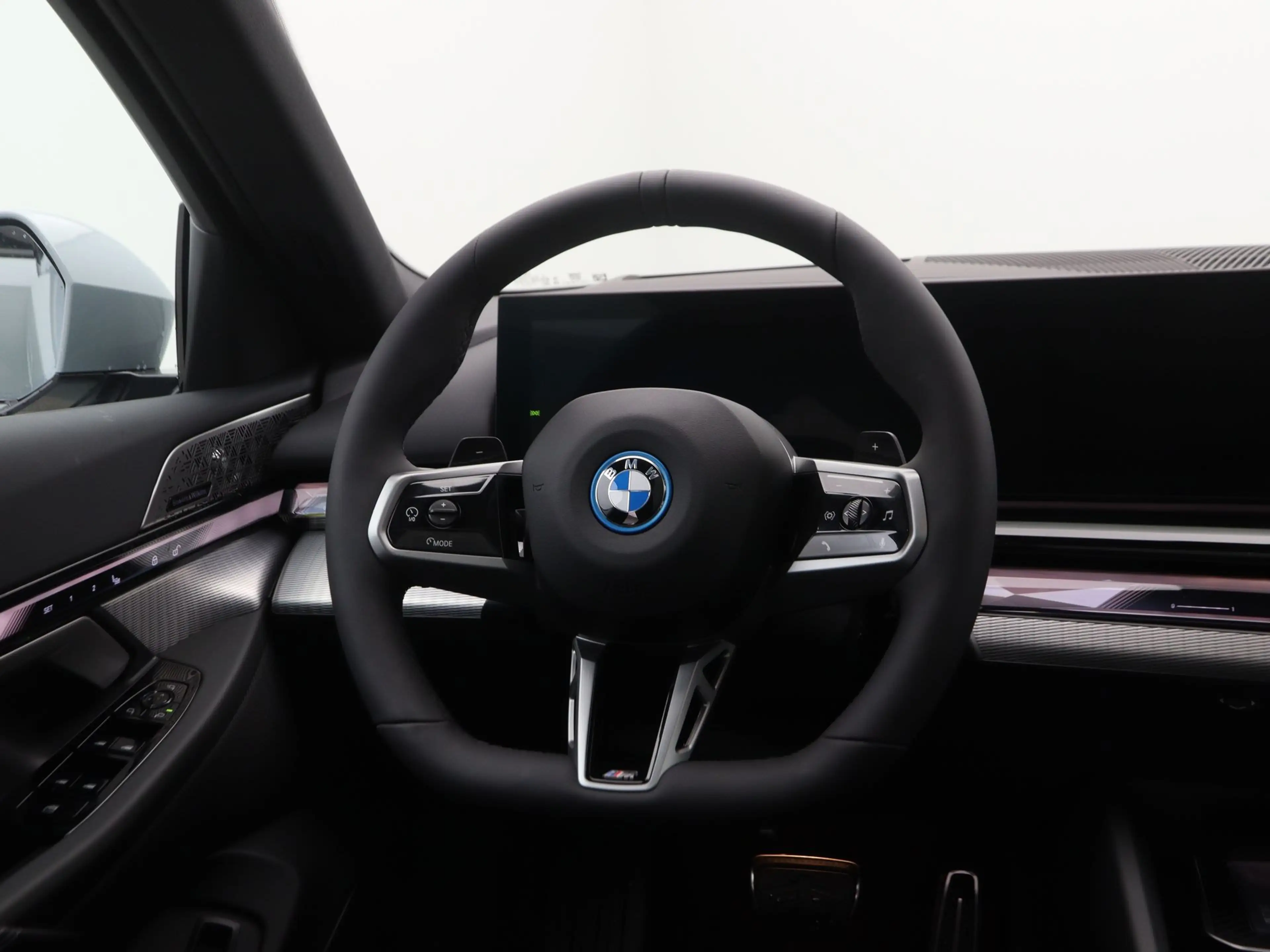 BMW 550 5 serie Touring 550e xDrive — photo 2