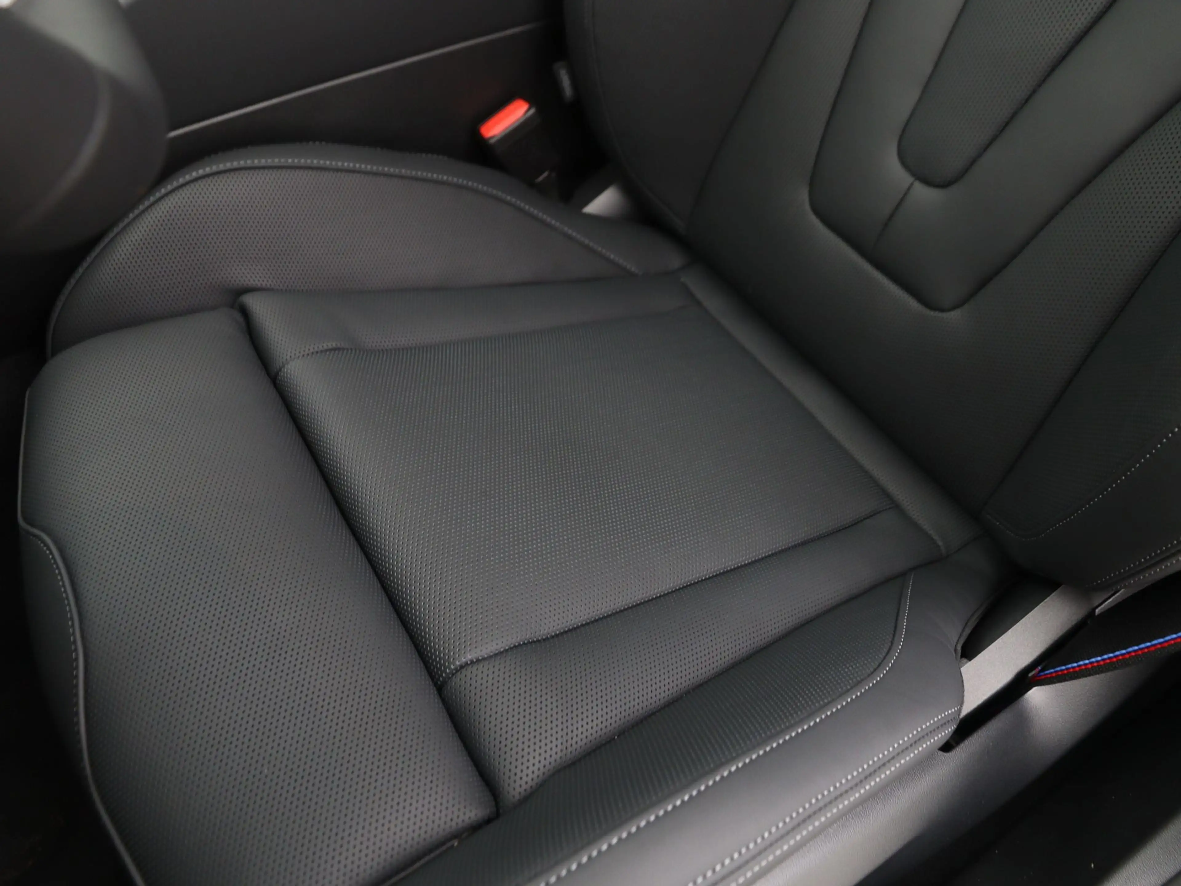 BMW 550 5 serie Touring 550e xDrive — photo 15