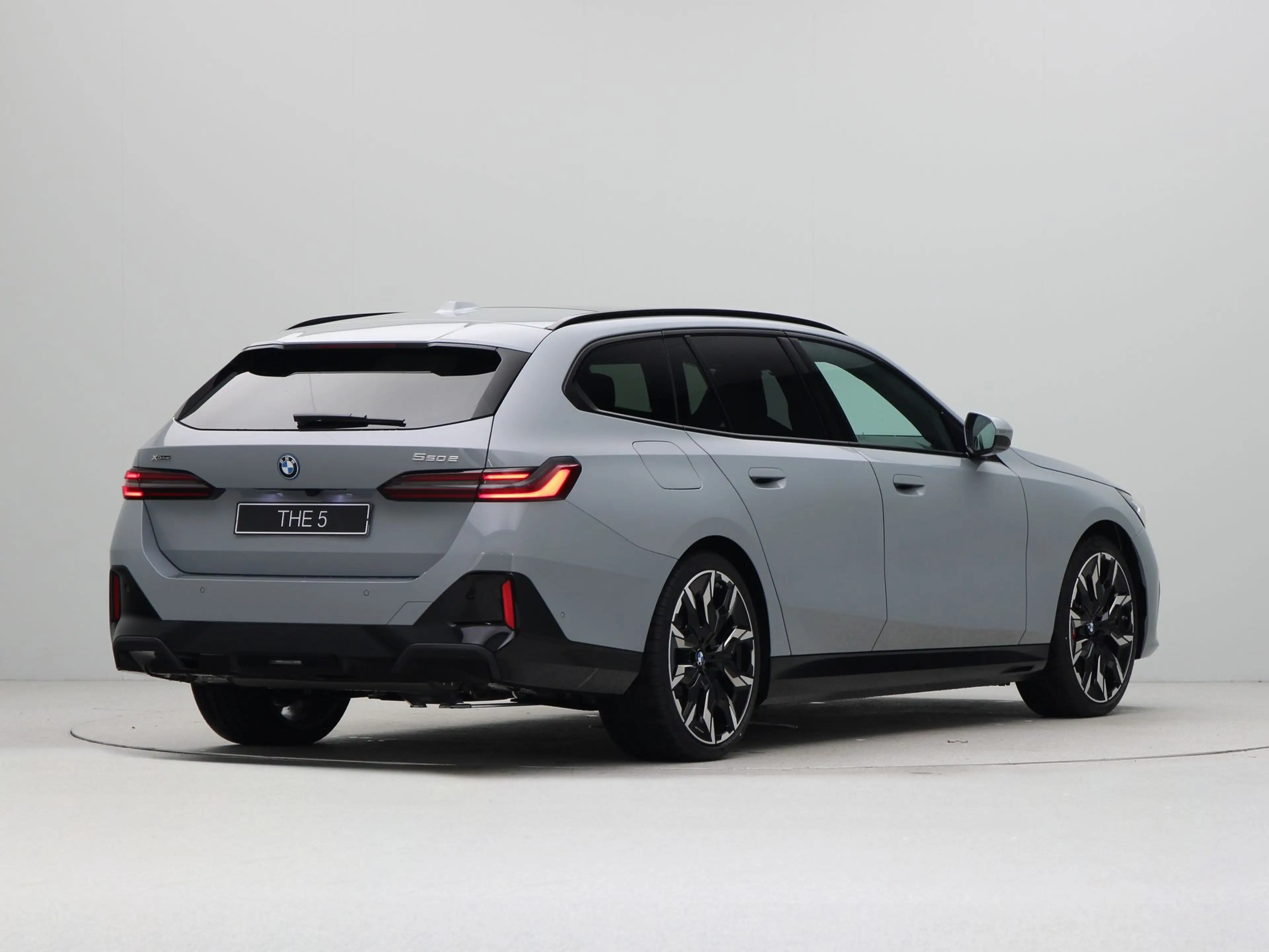 BMW 550 5 serie Touring 550e xDrive — photo 9
