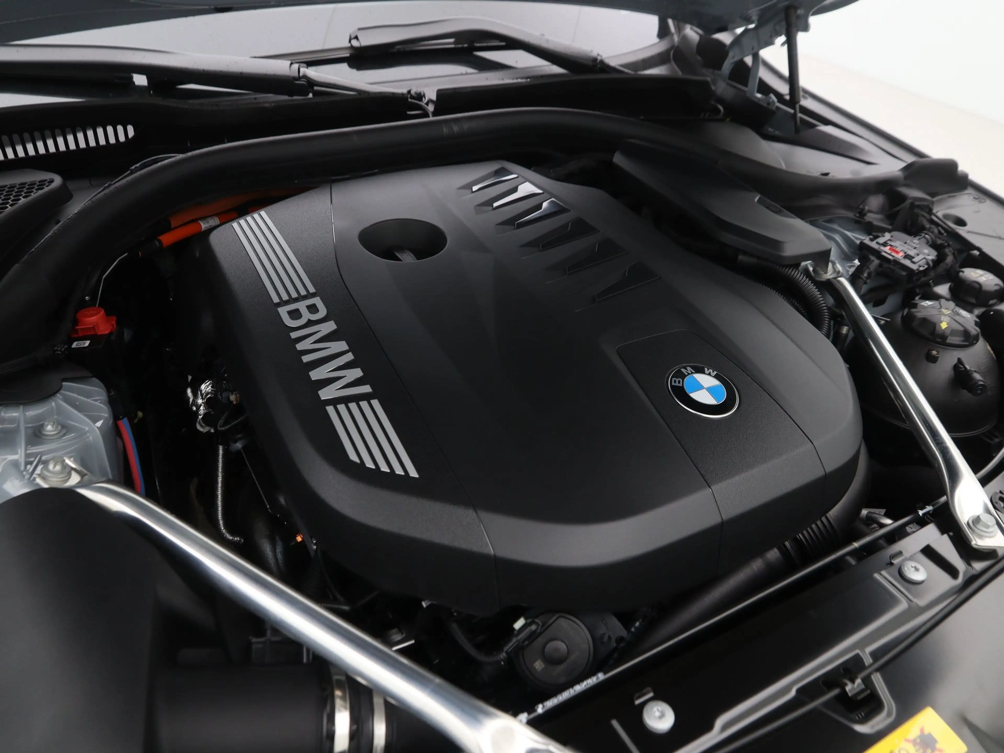 BMW 550 5 serie Touring 550e xDrive — photo 4