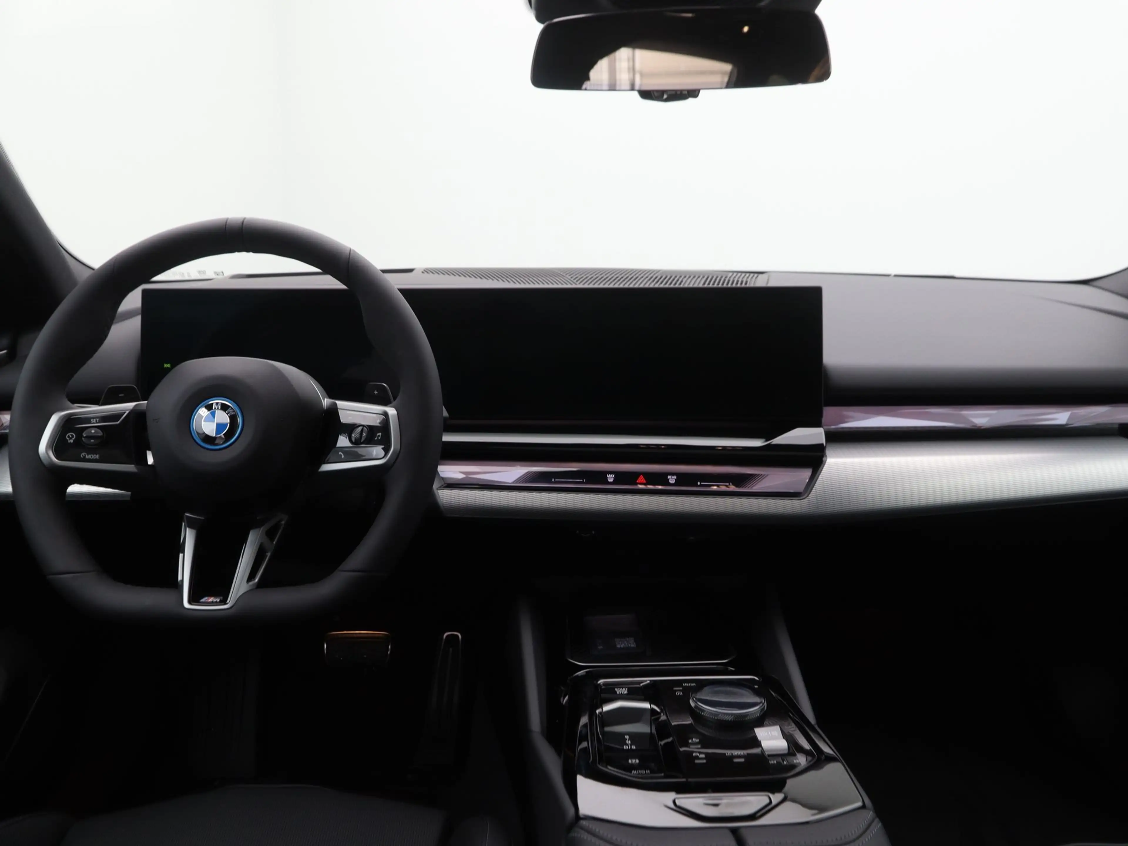BMW 550 5 serie Touring 550e xDrive — photo 13