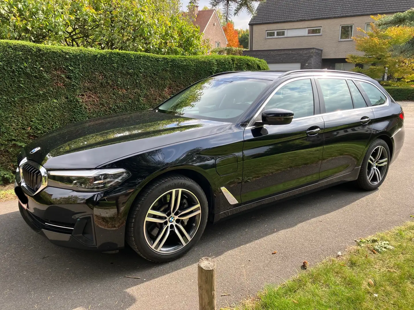 BMW 530 e xDrive Aut Trekhaak Harman Kardon Cam CarPlay Zwart - 2