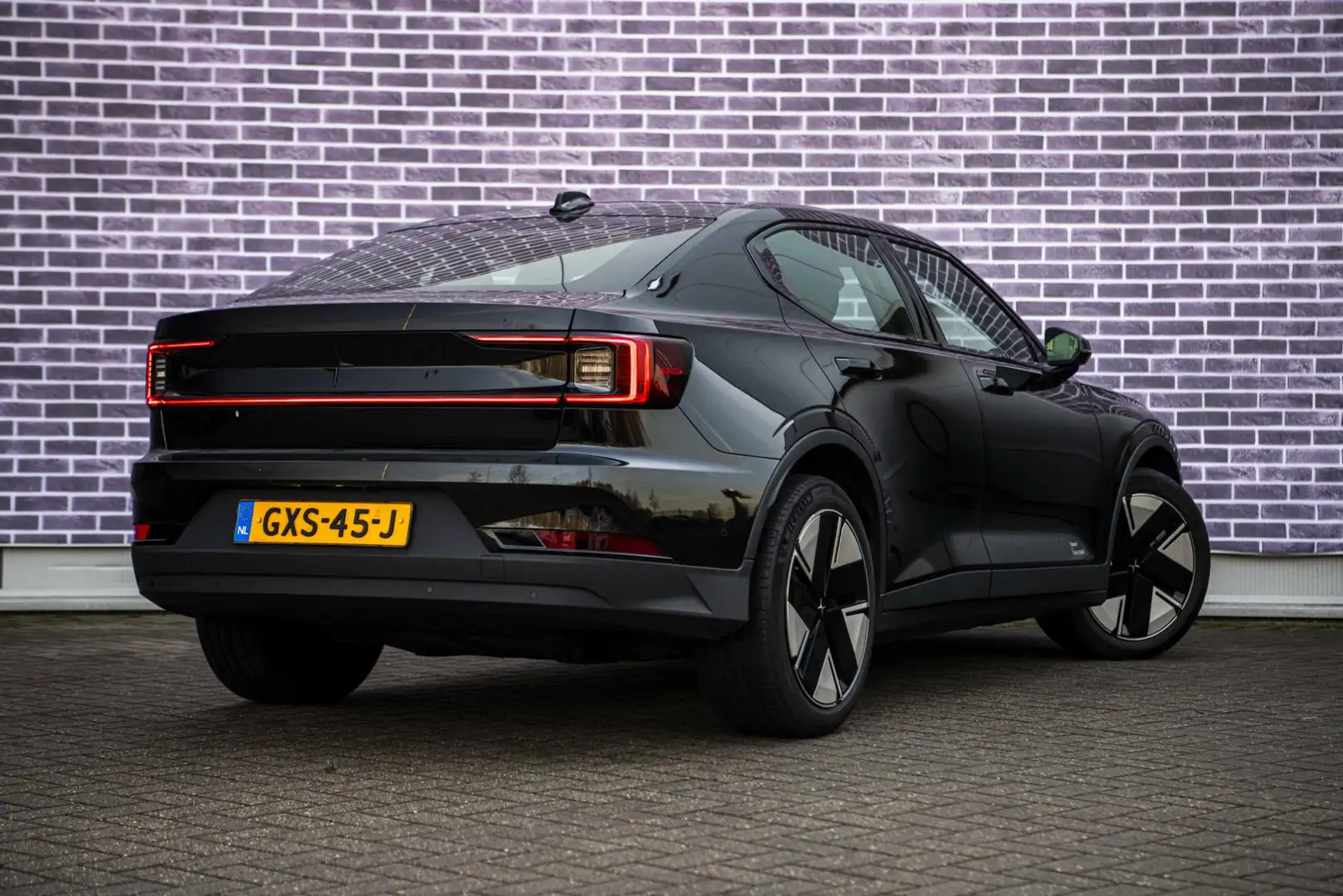 Polestar 2 Standard Range Single Motor Plus 70 kWh Pilot | Pa Noir - 2
