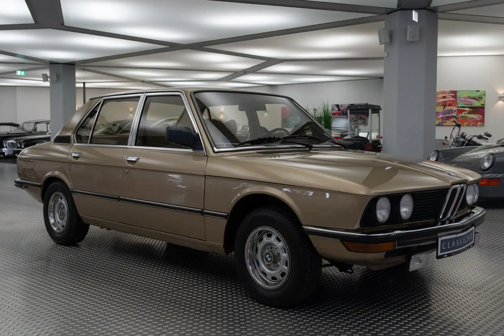 BMW 520 Beige - 2