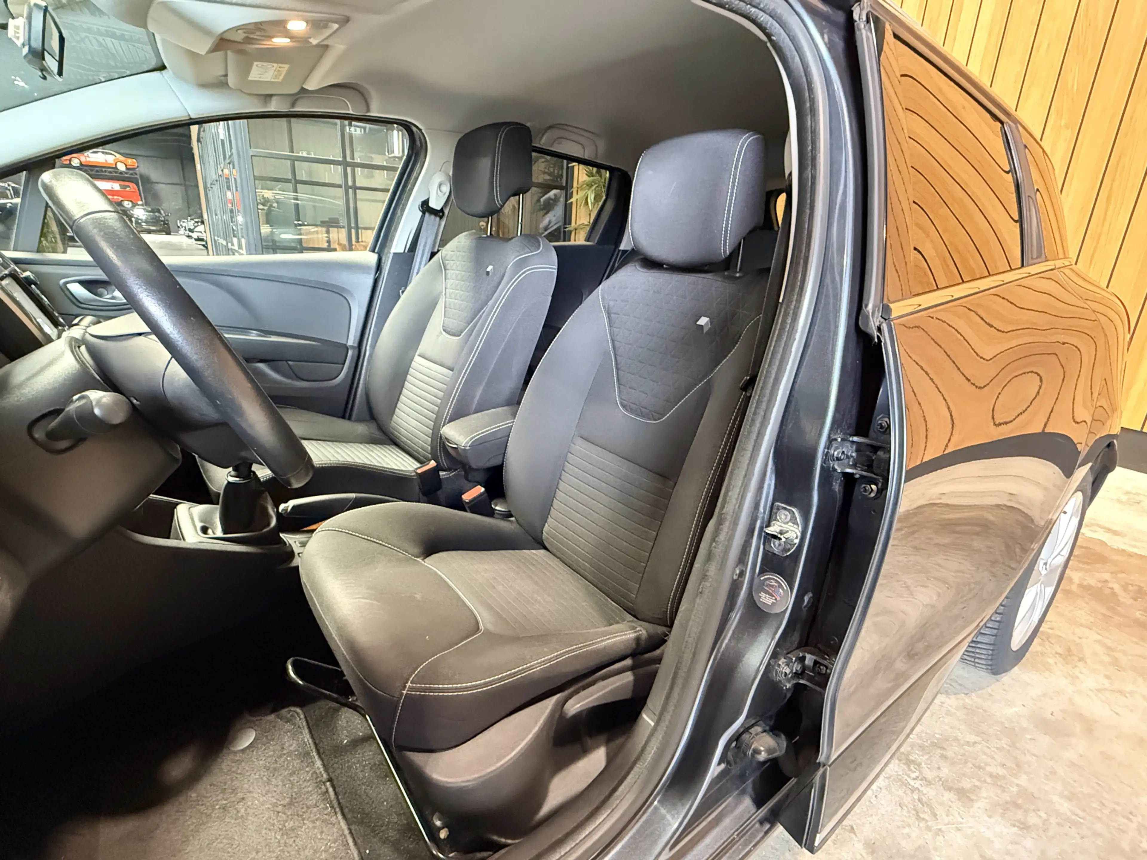 Renault Clio Estate 0.9 TCe Limited Cruise control. Navi. NAP — photo 15