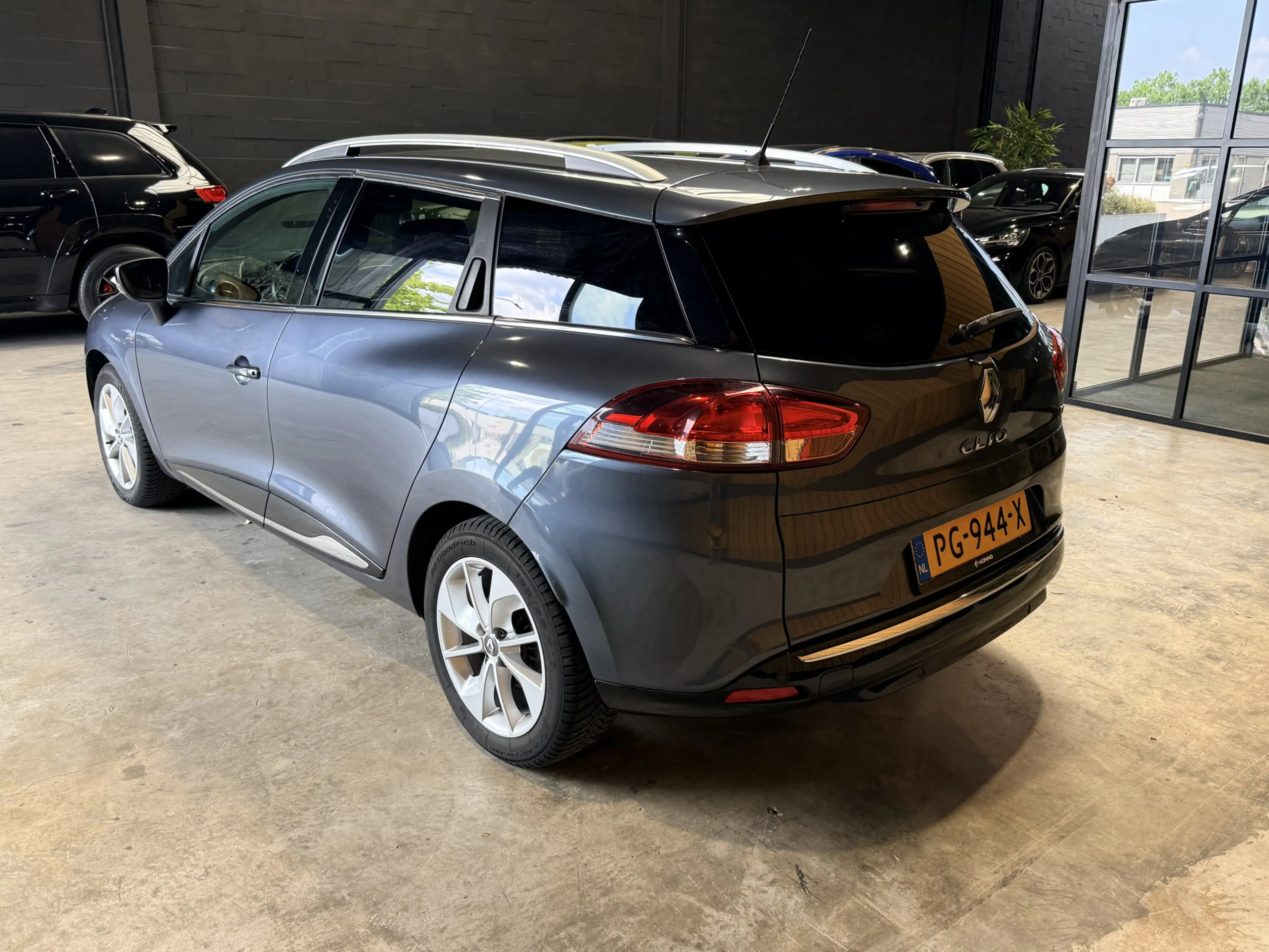 Renault Clio Estate 0.9 TCe Limited Cruise control. Navi. NAP — photo 7