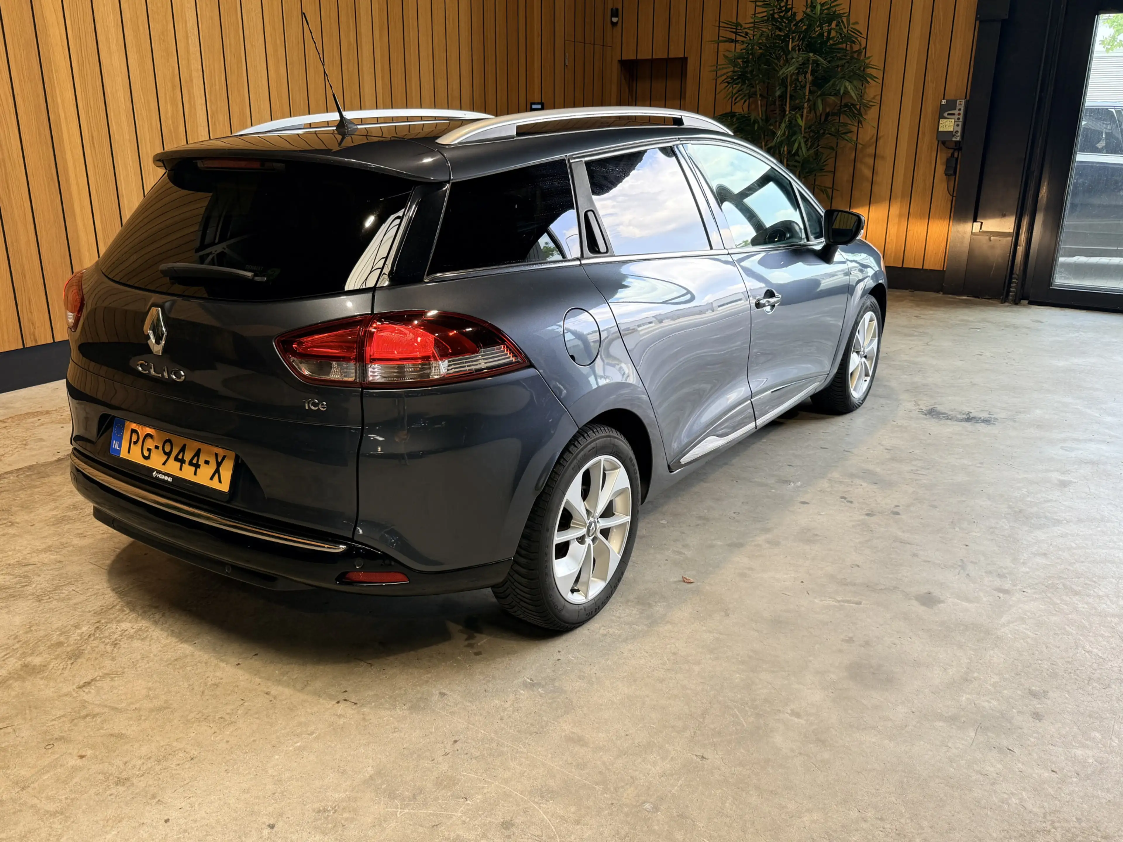 Renault Clio Estate 0.9 TCe Limited Cruise control. Navi. NAP — photo 9
