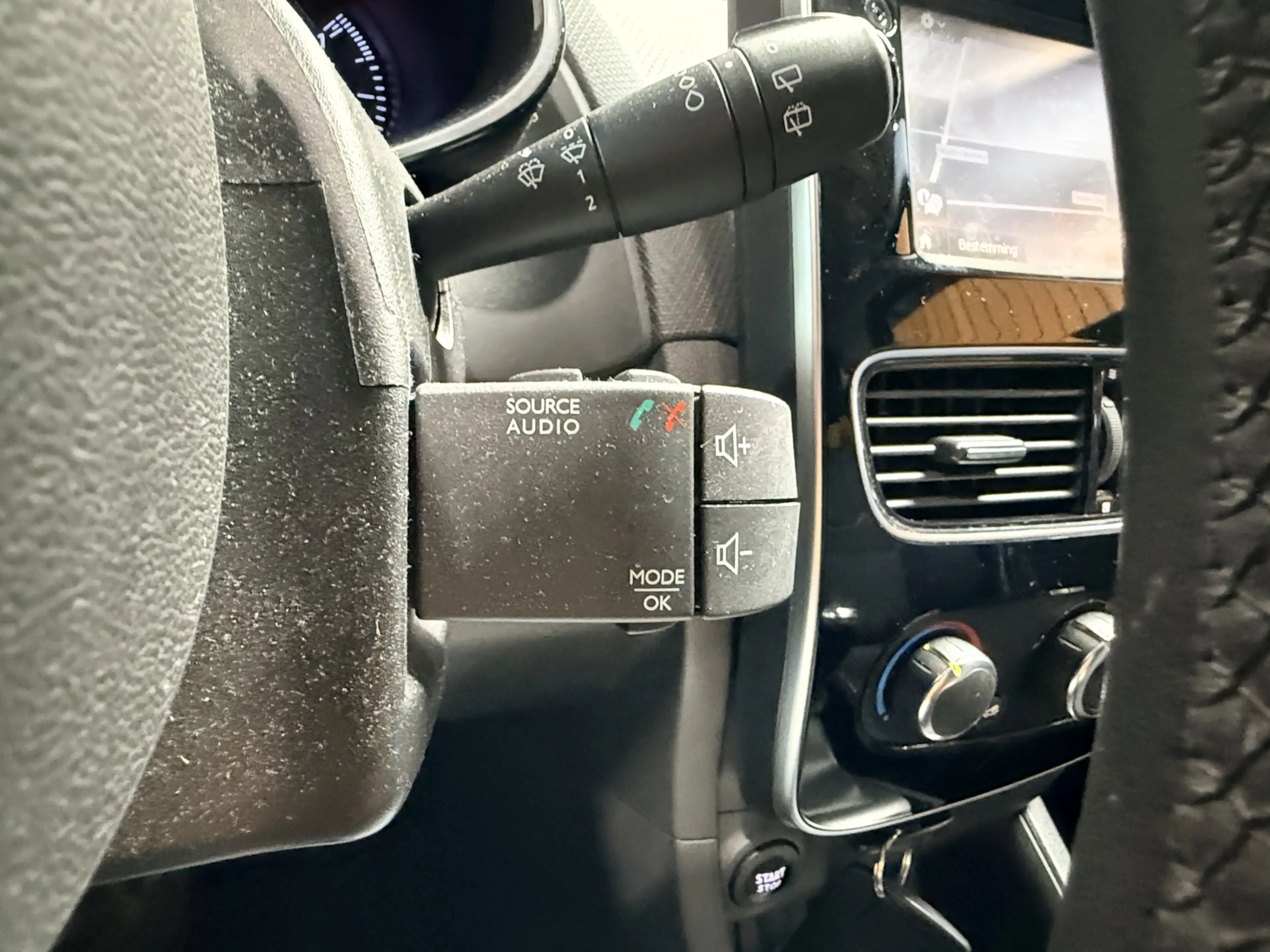 Renault Clio Estate 0.9 TCe Limited Cruise control. Navi. NAP — photo 21