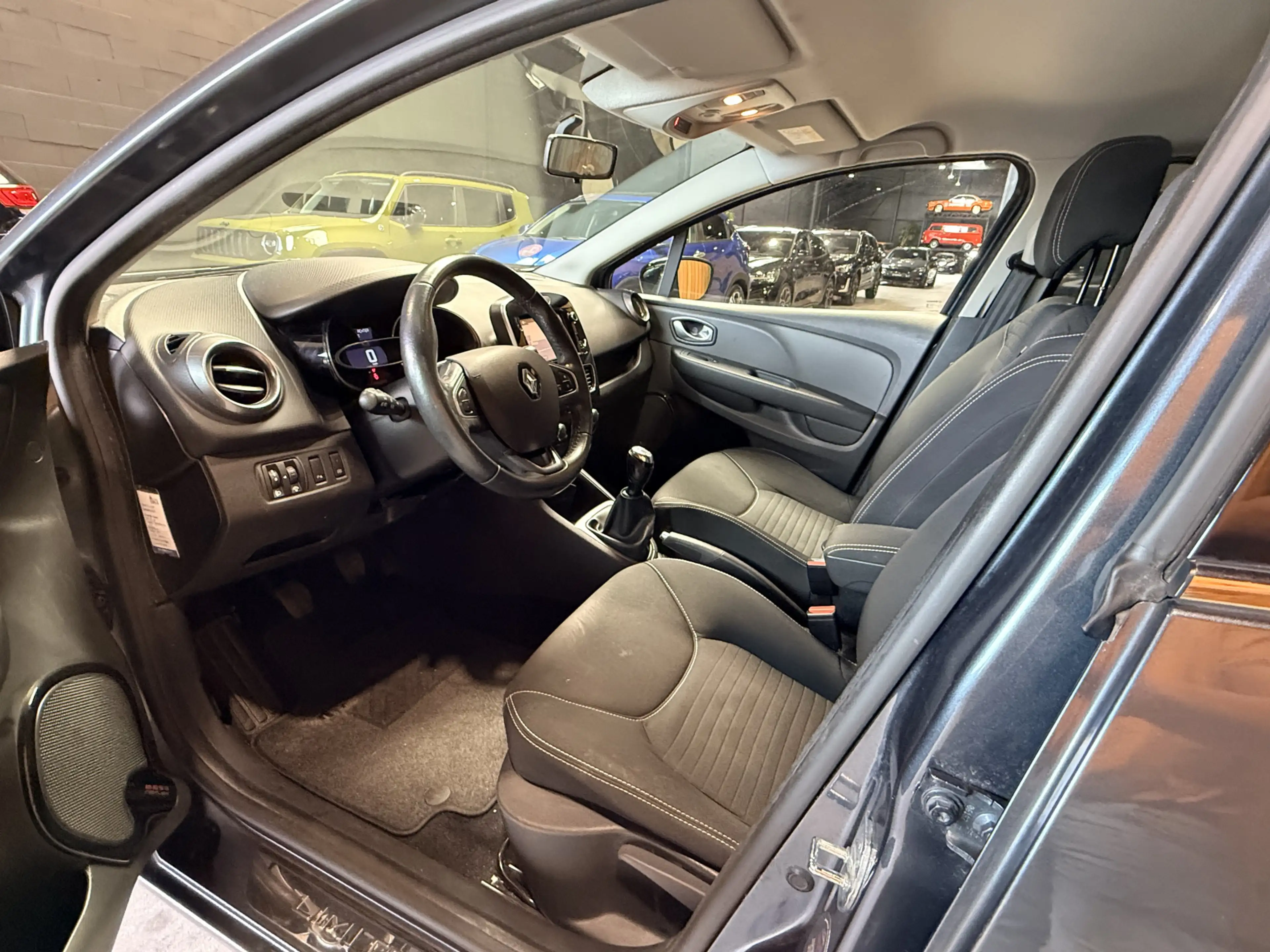 Renault Clio Estate 0.9 TCe Limited Cruise control. Navi. NAP — photo 14
