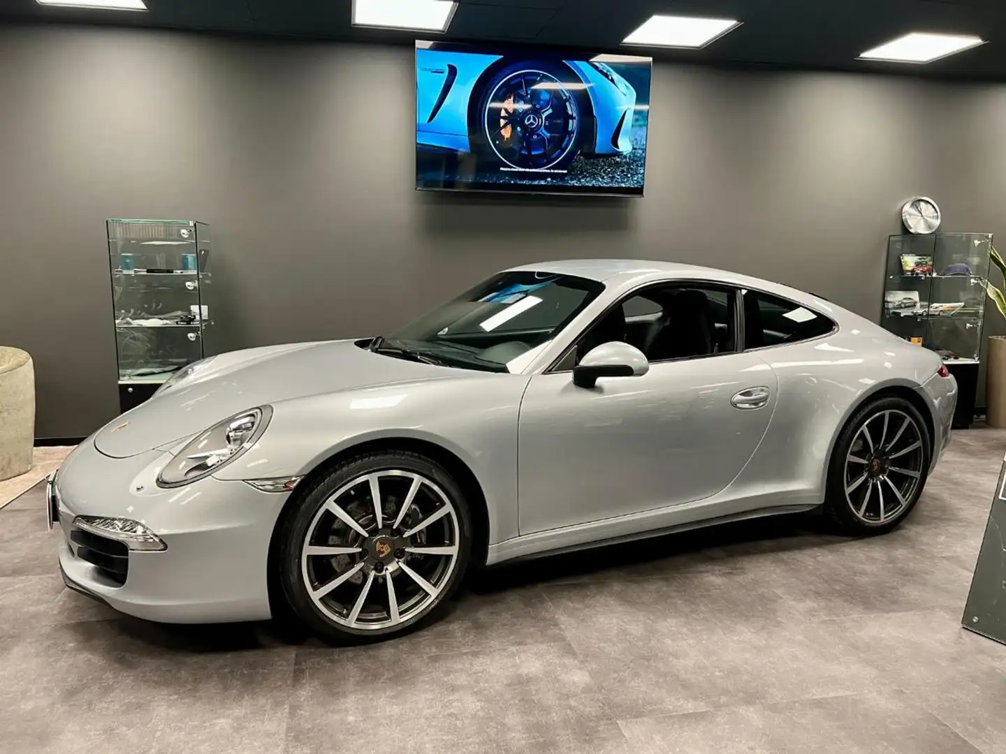 Porsche 911 3.4 Carrera 4 Coupé Grau - 1