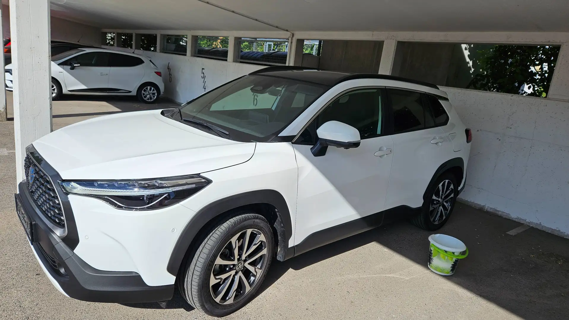 Toyota Corolla Cross Corolla Cross 2,0 Hybrid Lounge 2WD Lounge Weiß - 2