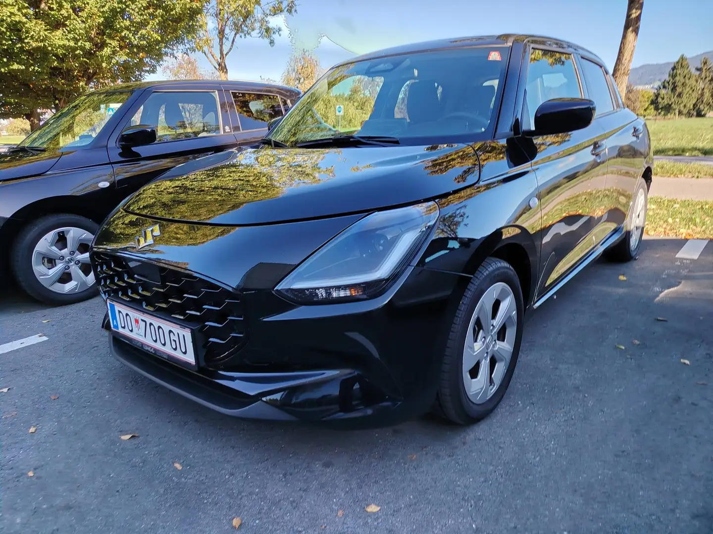 Suzuki Swift 1,2 Hybrid shine Schwarz - 1