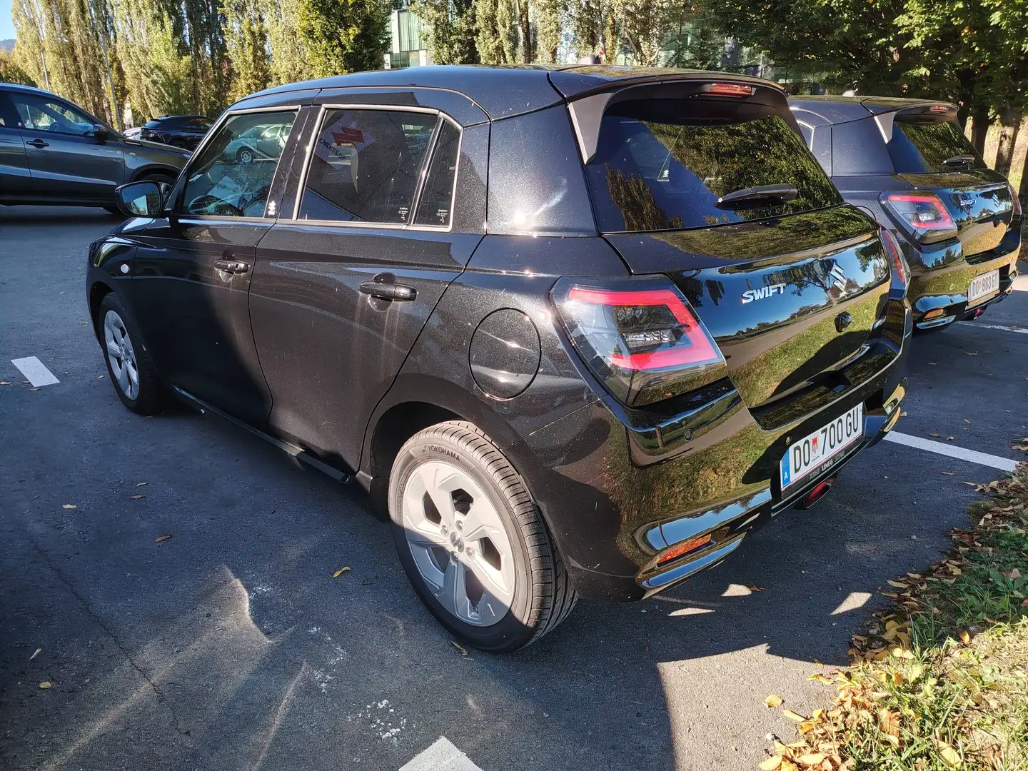 Suzuki Swift 1,2 Hybrid shine Schwarz - 2