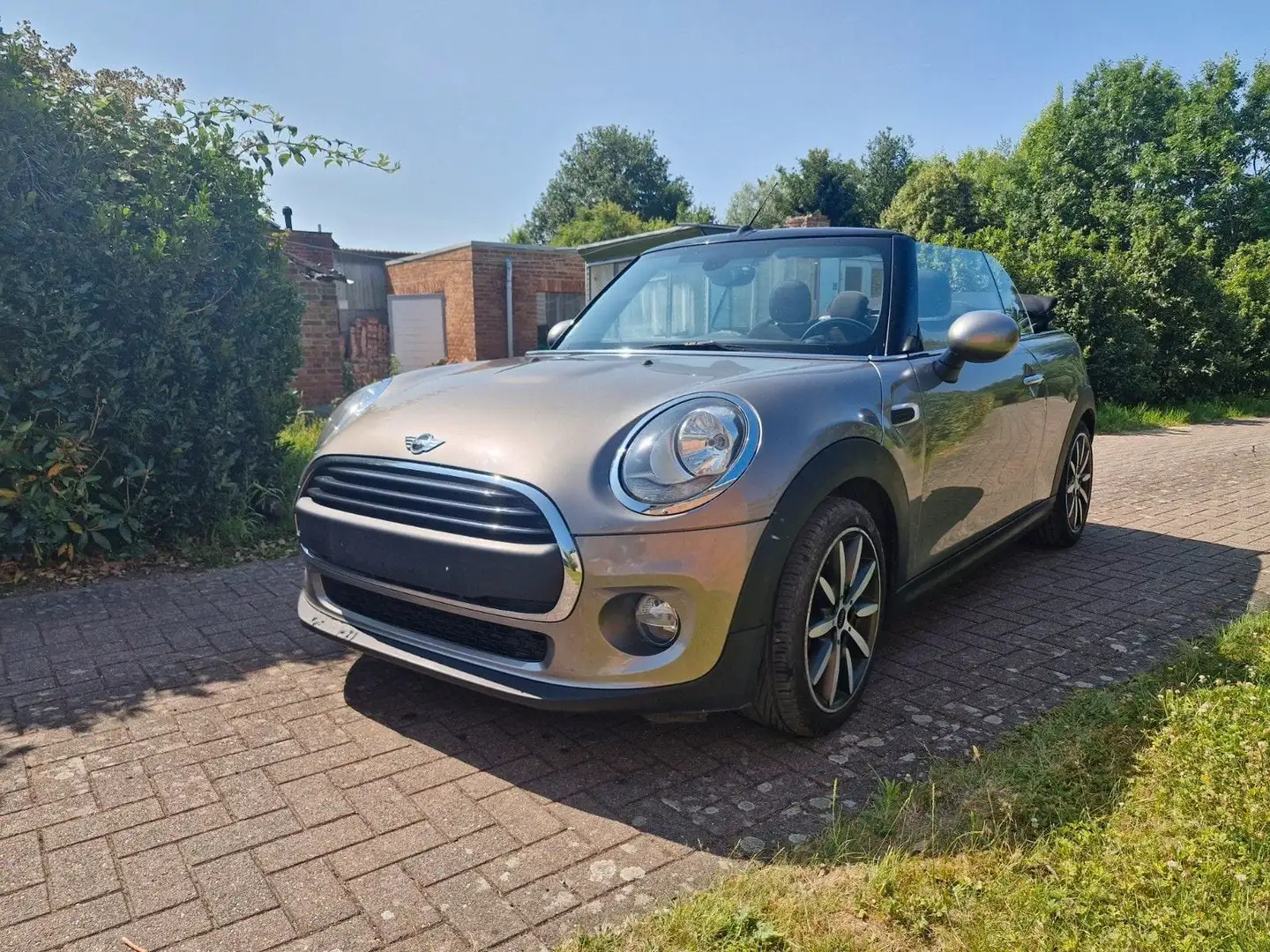 MINI One Cabrio 2017 euro6 133dkm gekeurd en 1j garantie Grijs - 1