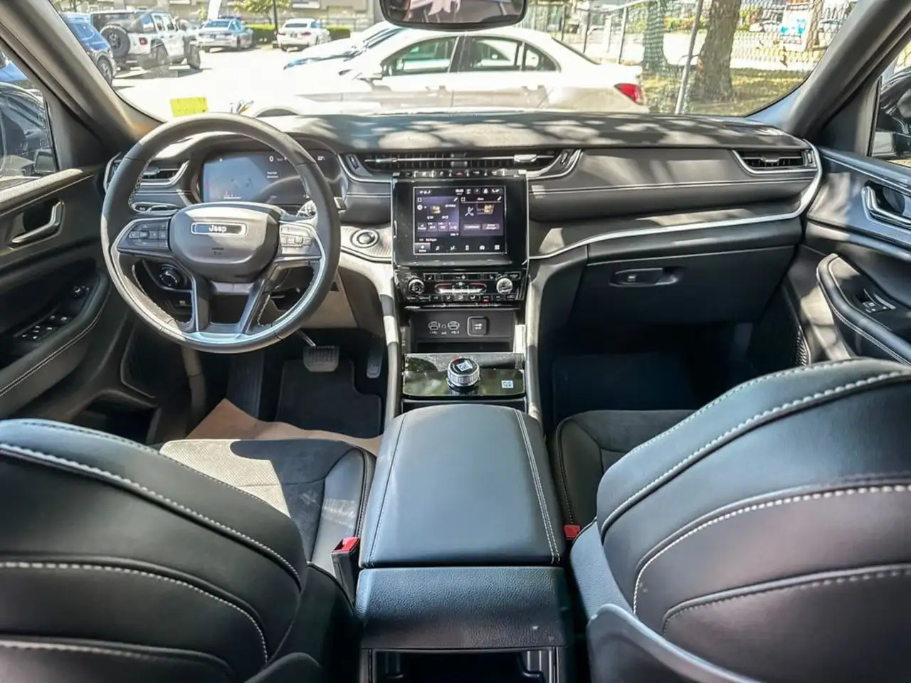 Jeep Grand Cherokee снимка Jeep Grand Cherokee