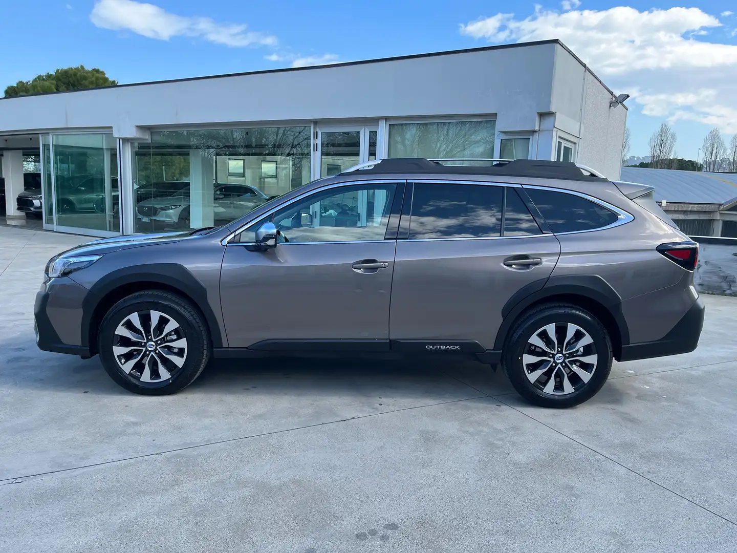 Subaru OUTBACK PREMIUM ZERO ANTICIPO DA 505€ AL MESE Grigio - 2