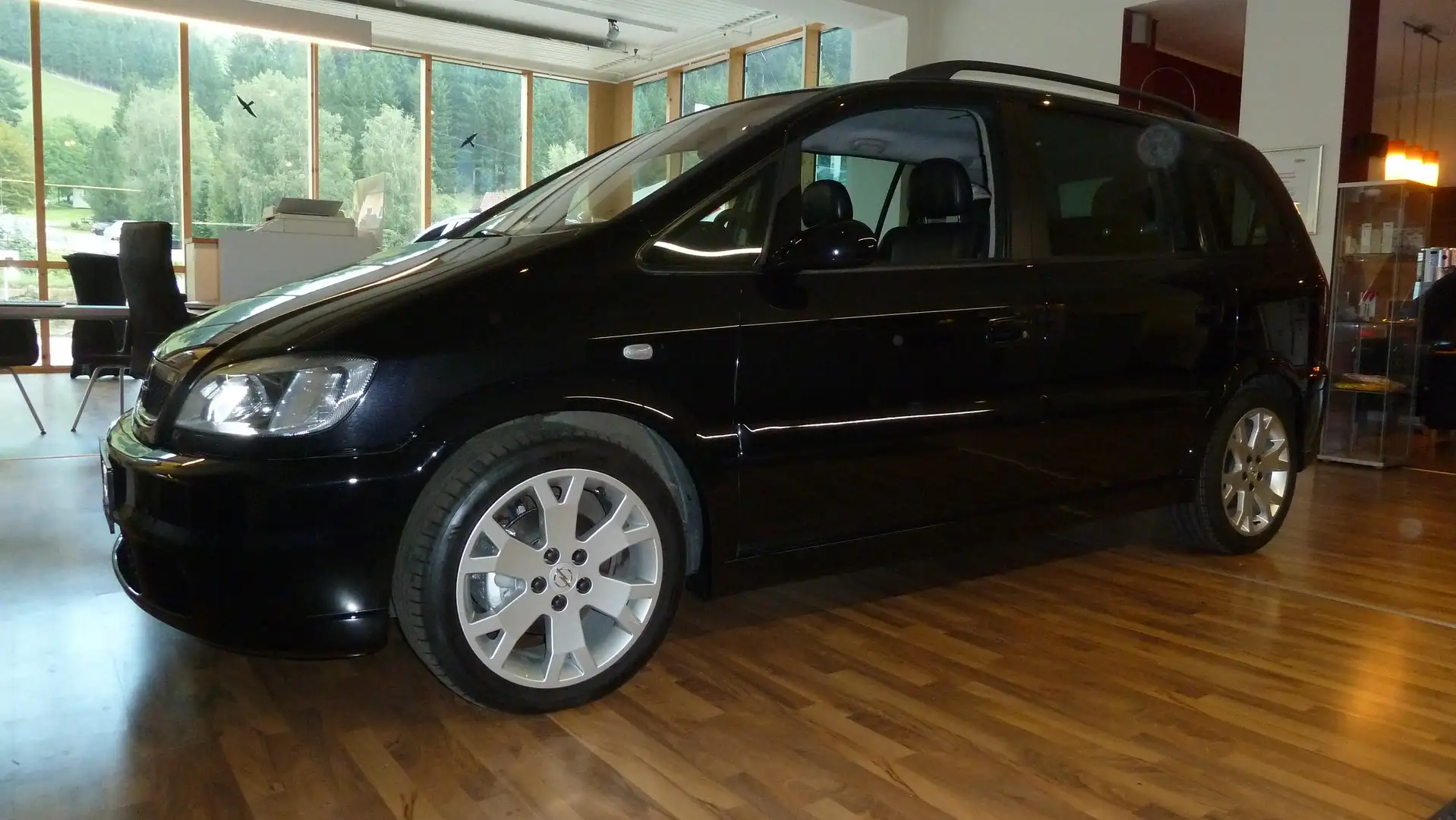 Opel Zafira Zafira Design Edition 2,2 16V DTI Design Edition Schwarz - 1