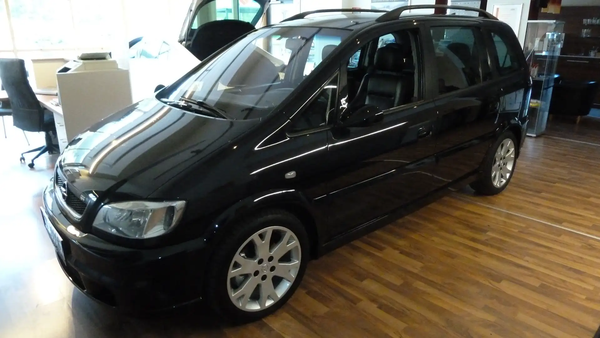 Opel Zafira Zafira Design Edition 2,2 16V DTI Design Edition Schwarz - 2