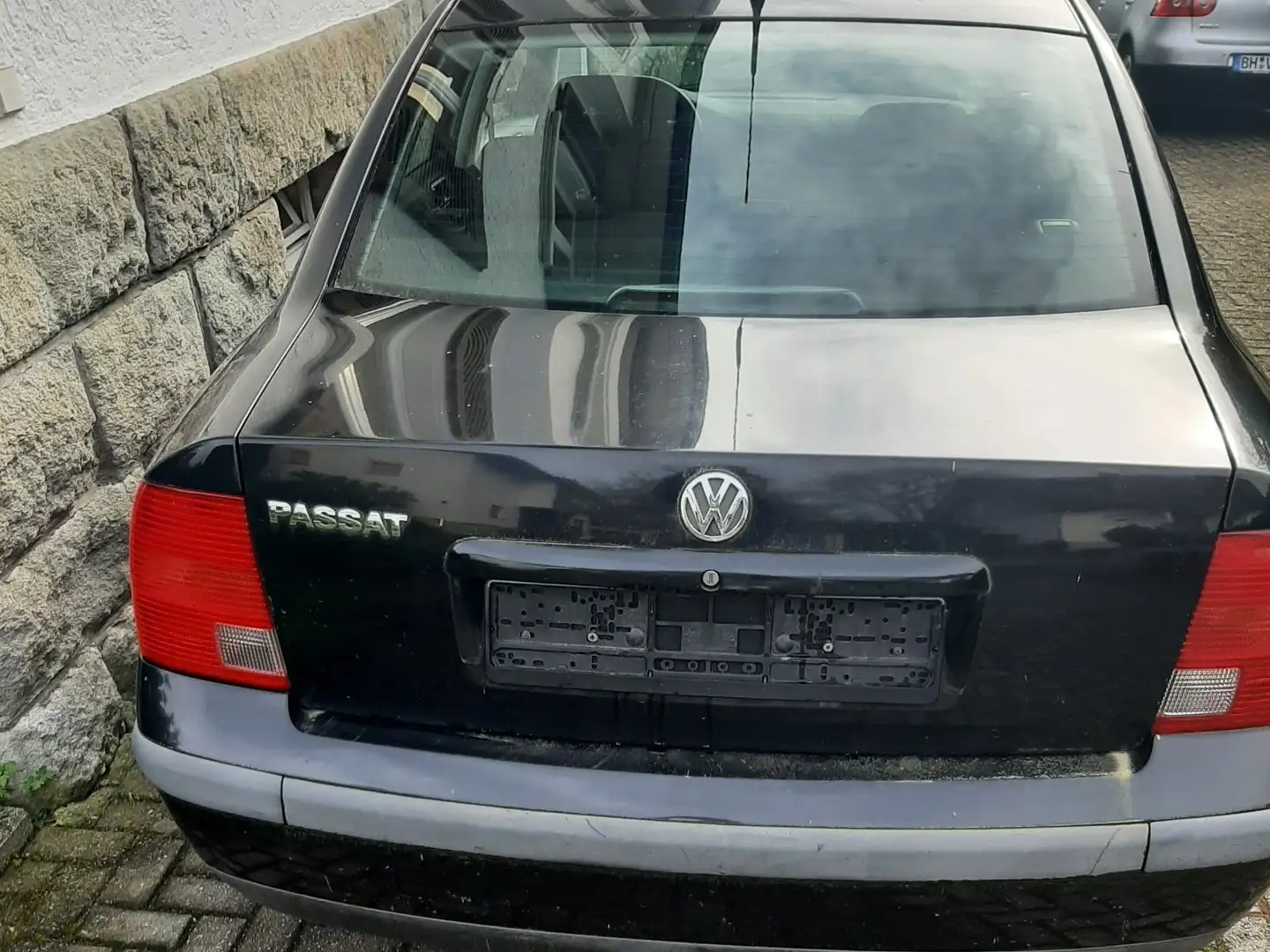 Volkswagen Passat 1.6 Чорний - 2