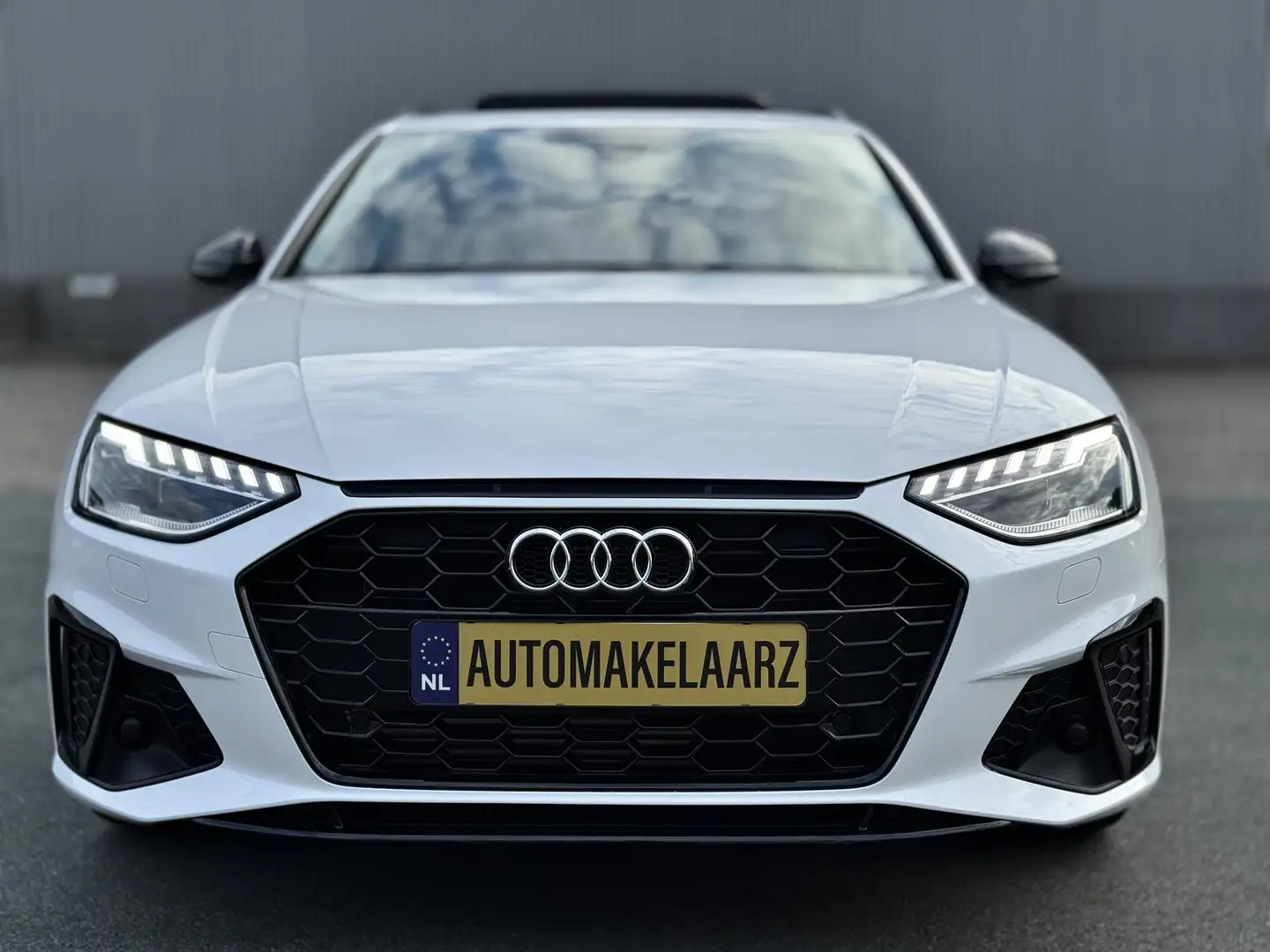 Audi A4 Avant 35 TFSI S-Line MATRIX ACC PANO Wit - 2