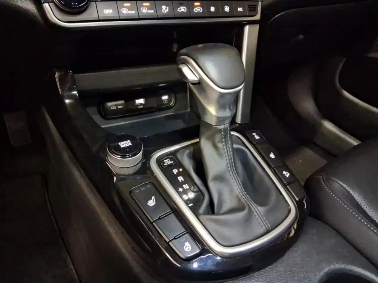 Kia Seltos снимка Kia Seltos