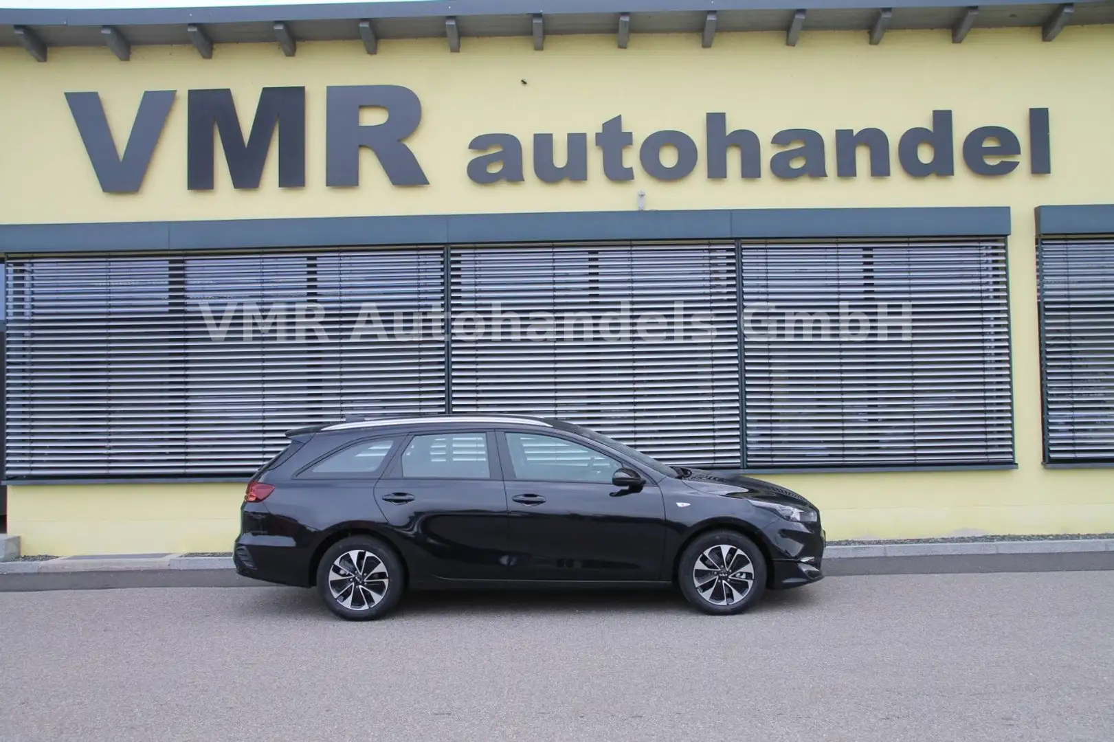 Kia Ceed SW / cee'd SW 1.5 T-GDi Automatik *Navi* Schwarz - 1
