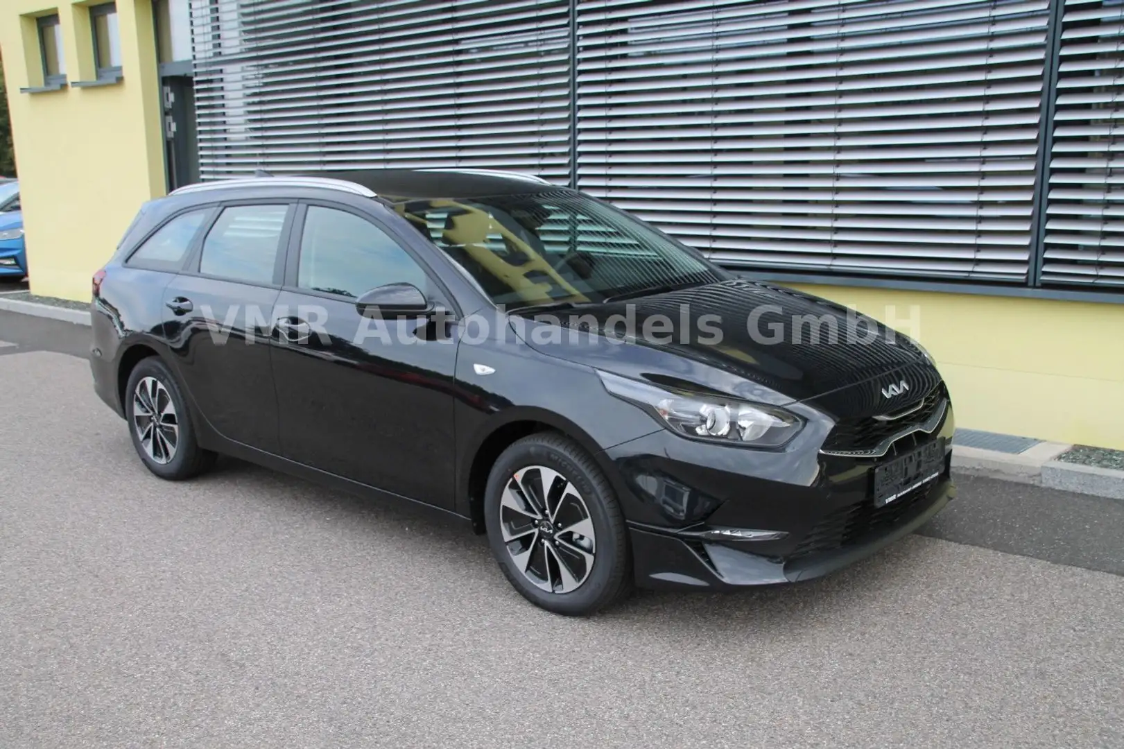 Kia Ceed SW / cee'd SW 1.5 T-GDi Automatik *Navi* Schwarz - 2