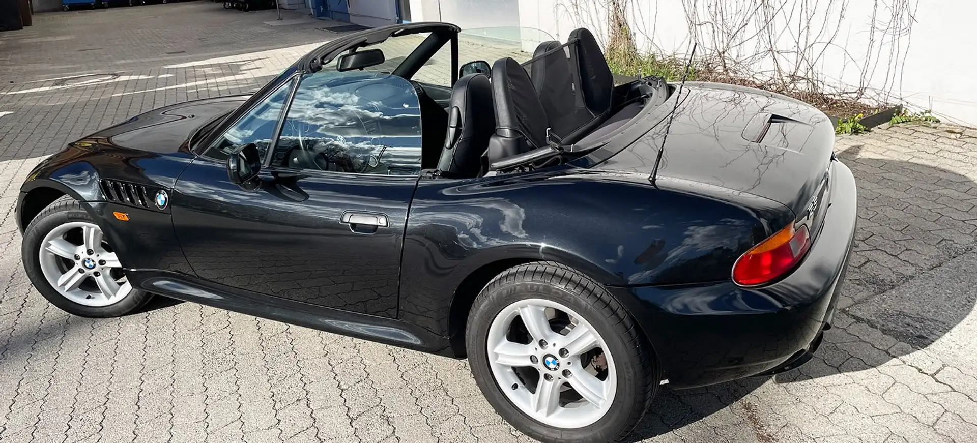 BMW Z3 Roadster 1.9i - Top Zustand Чорний - 2